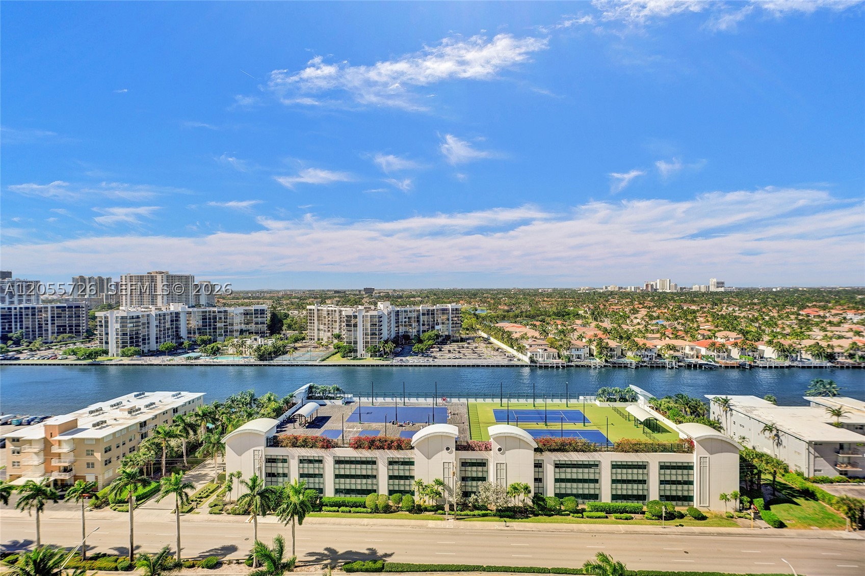 WAVE CONDO - Residential