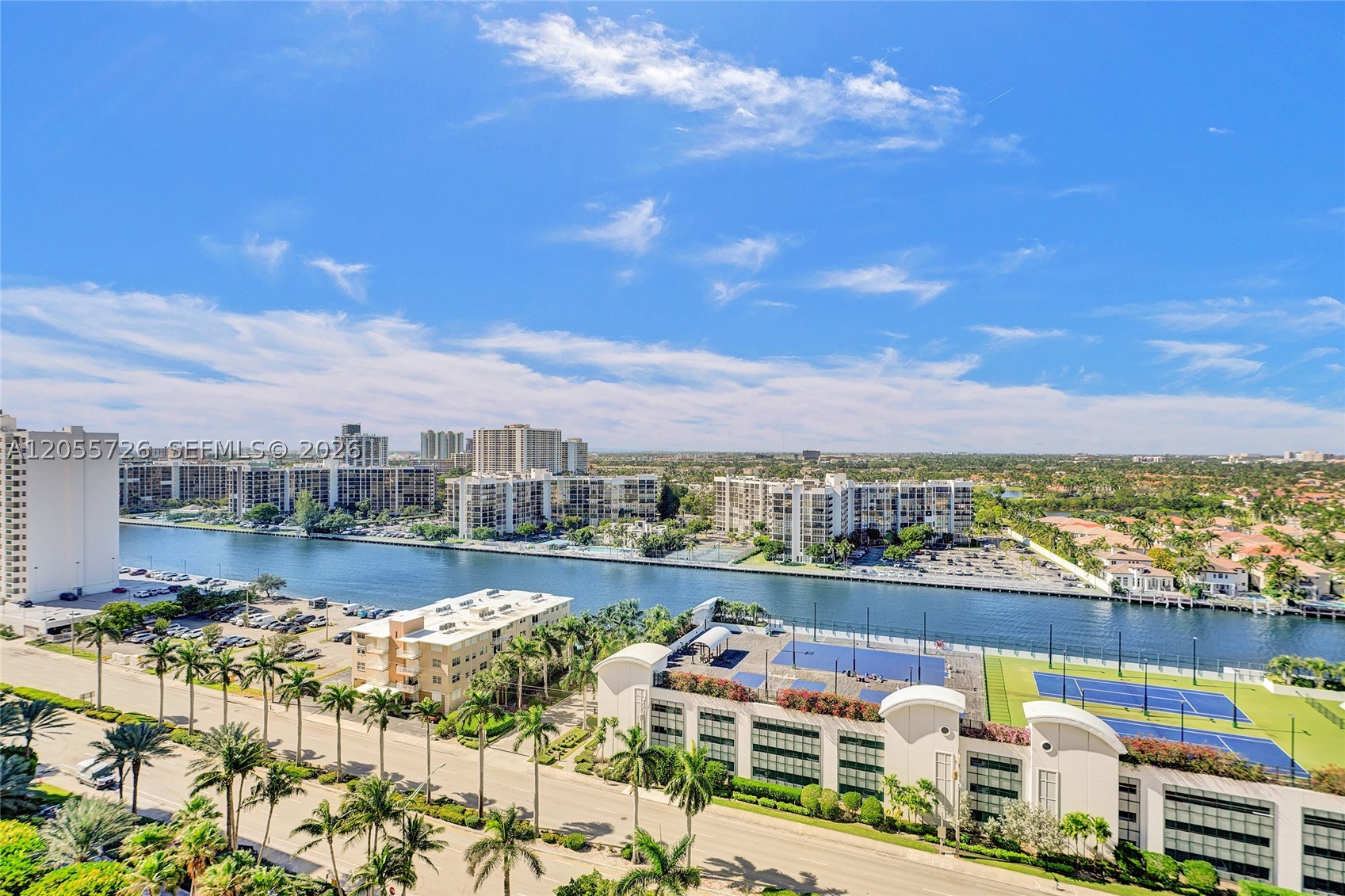WAVE CONDO - Residential