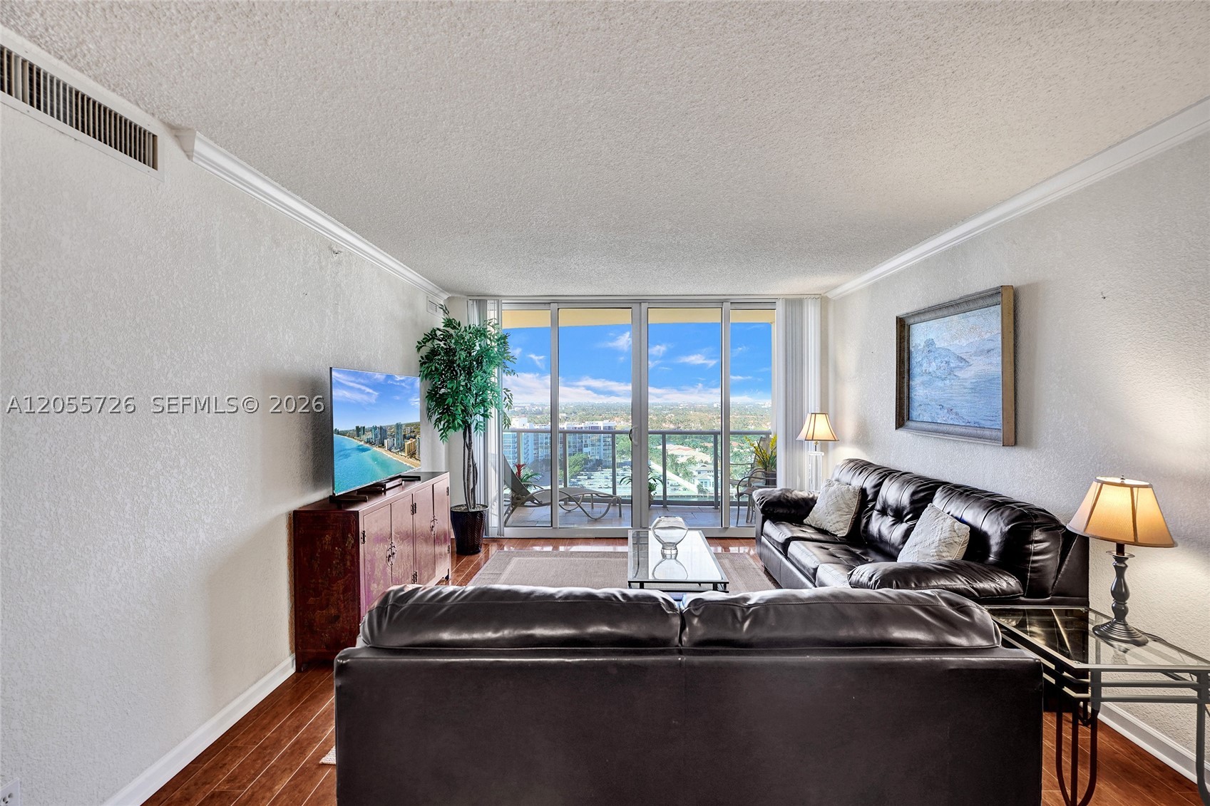 WAVE CONDO - Residential