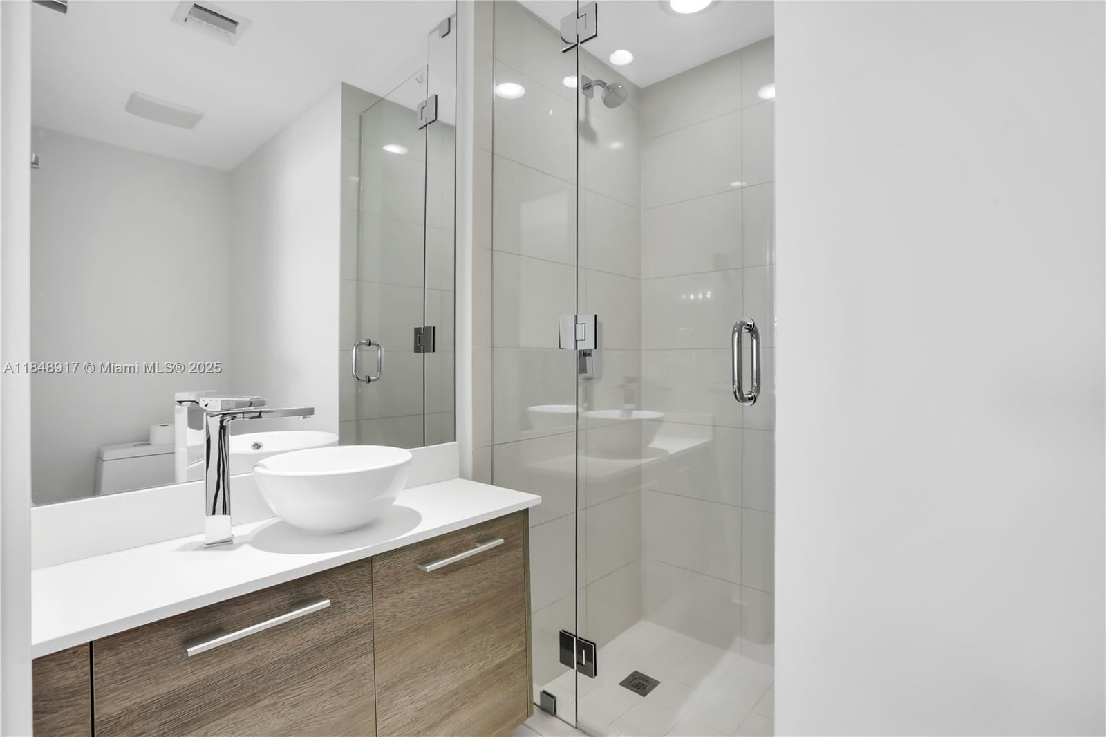PARAISO BAY CONDO - Residential Lease