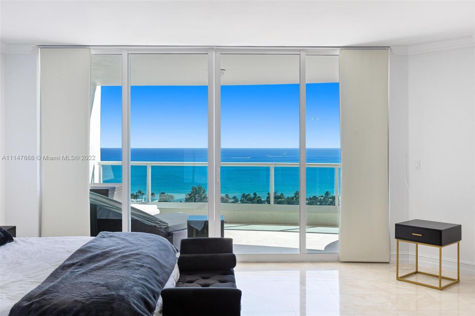 HAMPTONS SOUTH CONDO - Residential