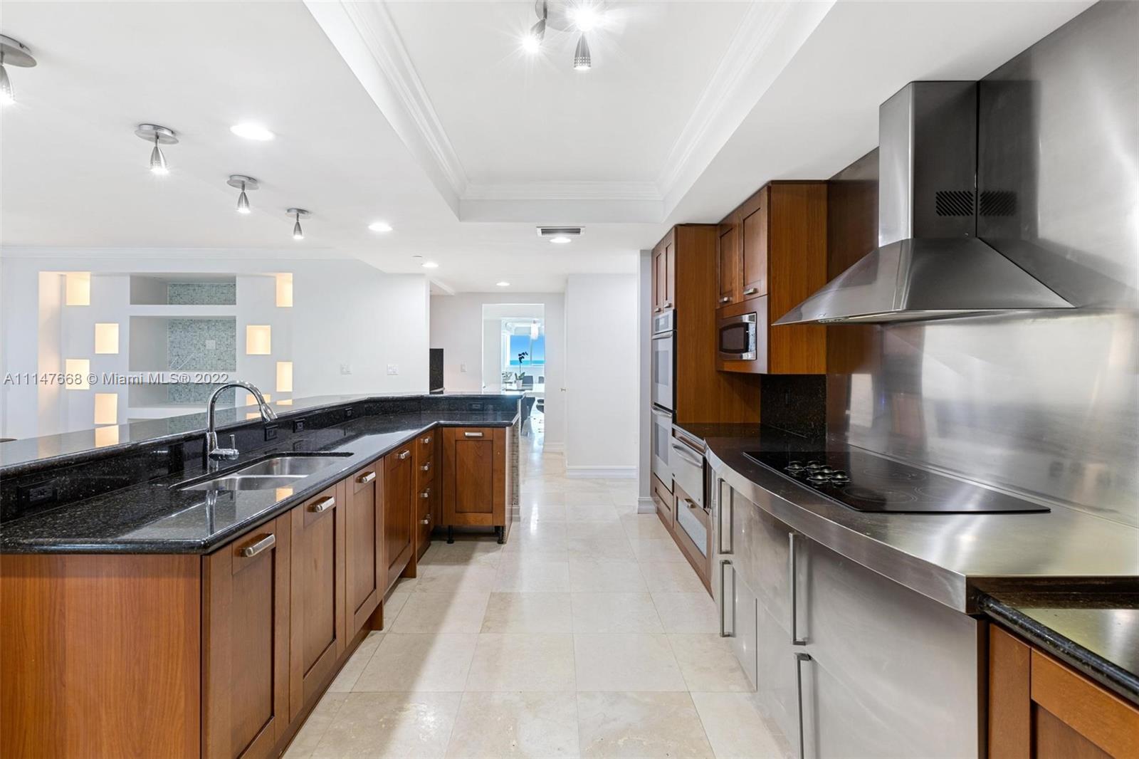 HAMPTONS SOUTH CONDO - Residential