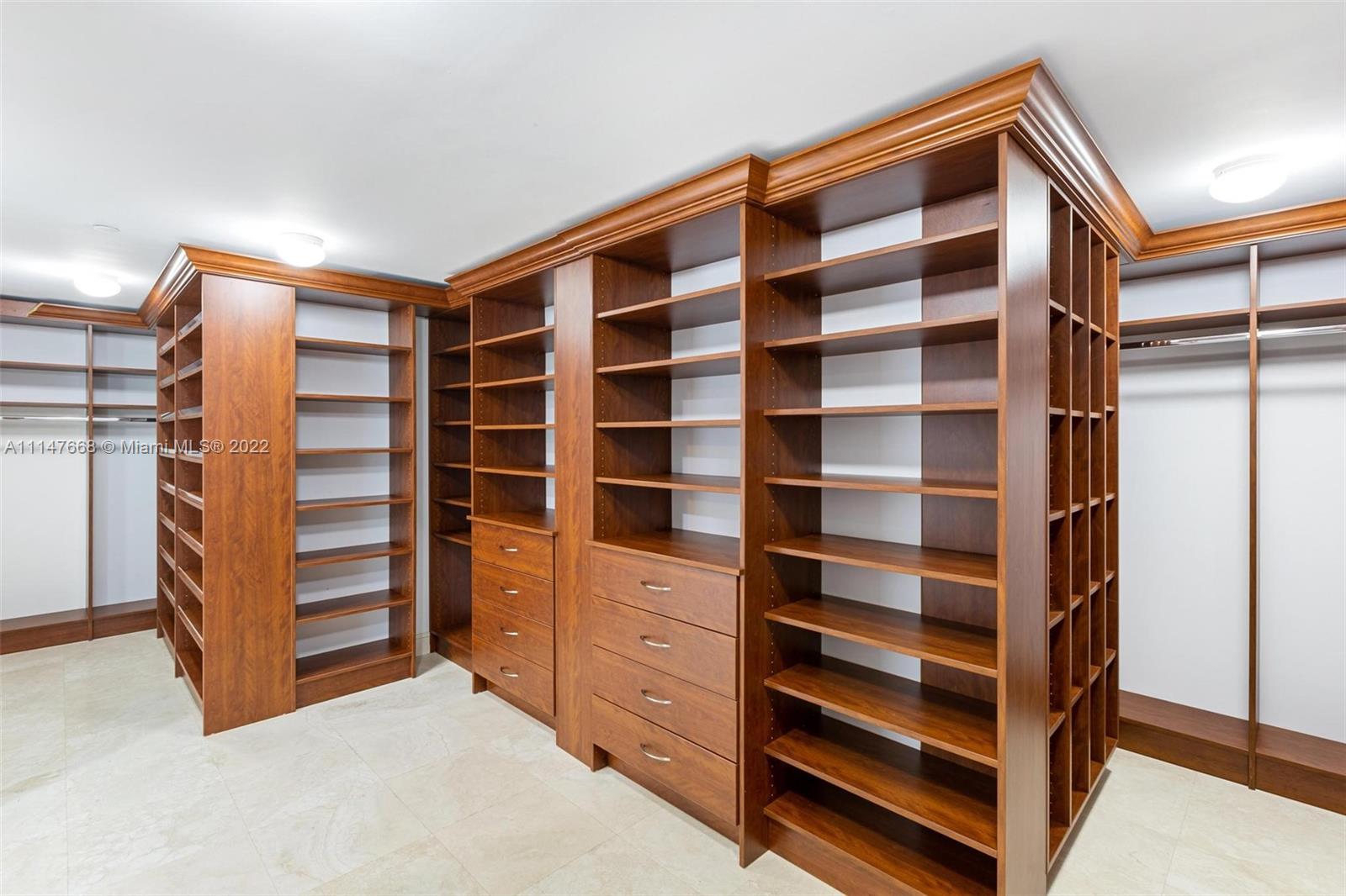 HAMPTONS SOUTH CONDO - Residential