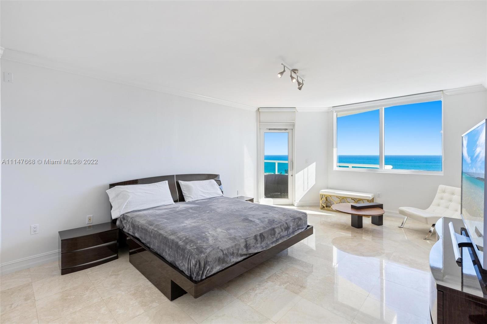 HAMPTONS SOUTH CONDO - Residential