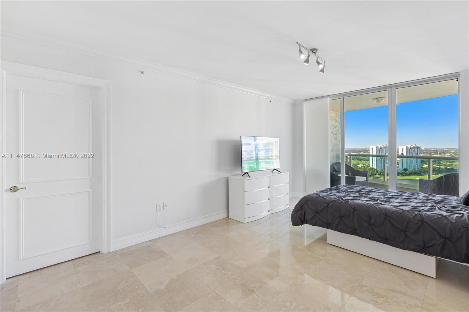 HAMPTONS SOUTH CONDO - Residential