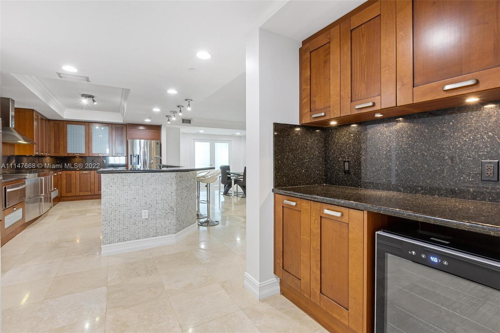 HAMPTONS SOUTH CONDO - Residential