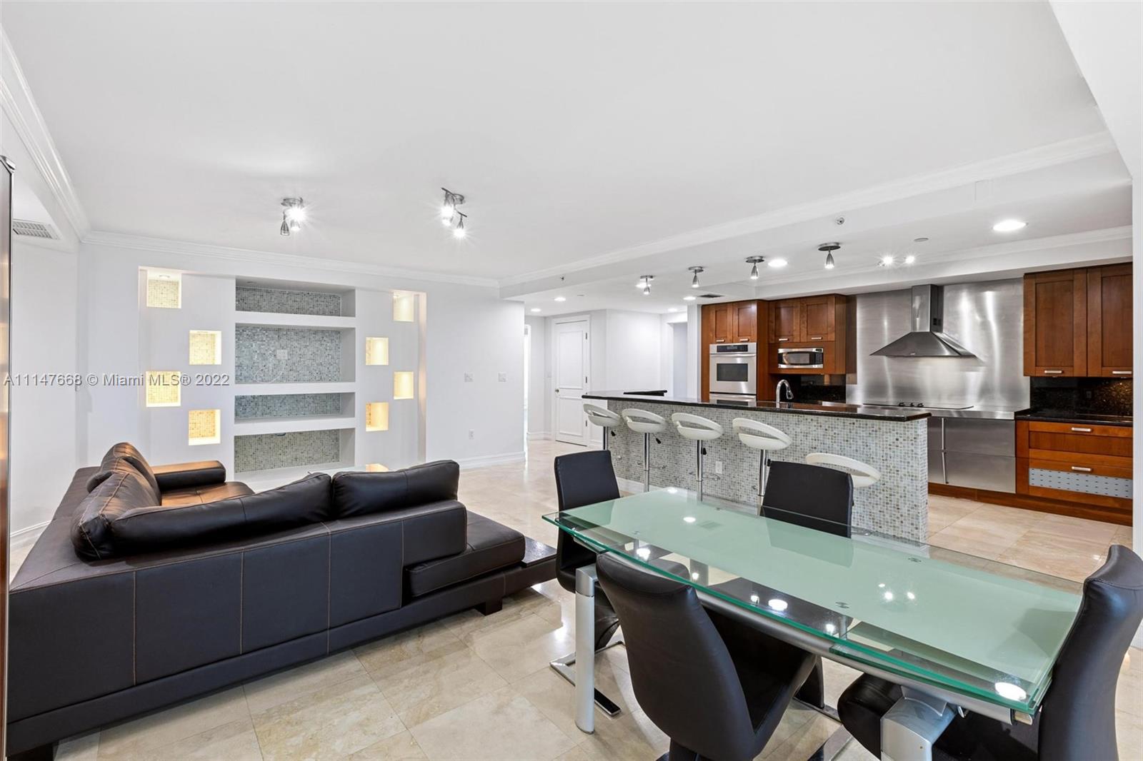 HAMPTONS SOUTH CONDO - Residential
