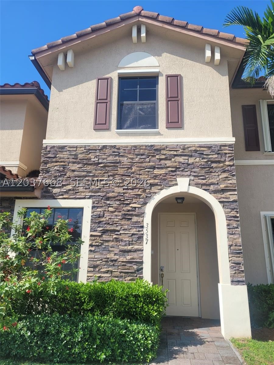 Beautiful 2 story, 3 bedroom, 2.5 bathroom, 2 car parking spaces. Easy access to highways, close to schools, supermarkets, convenience store and much more. Very nice kitchen with stainless steel appliances and a very open layout ceramic on the first floor. Clubhouse with excellent amenities (Playground, Water Park, Business Center, Gym, Pools, BBQ Area and more) Gated community whit 24 hour Roaming Security. Back yard new pavers will be in place before the moving day. Association only accepts tenants with a credit score of 680 or above.