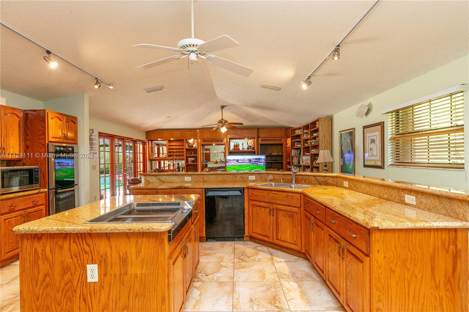 MANGO PARK ESTATES - Residential