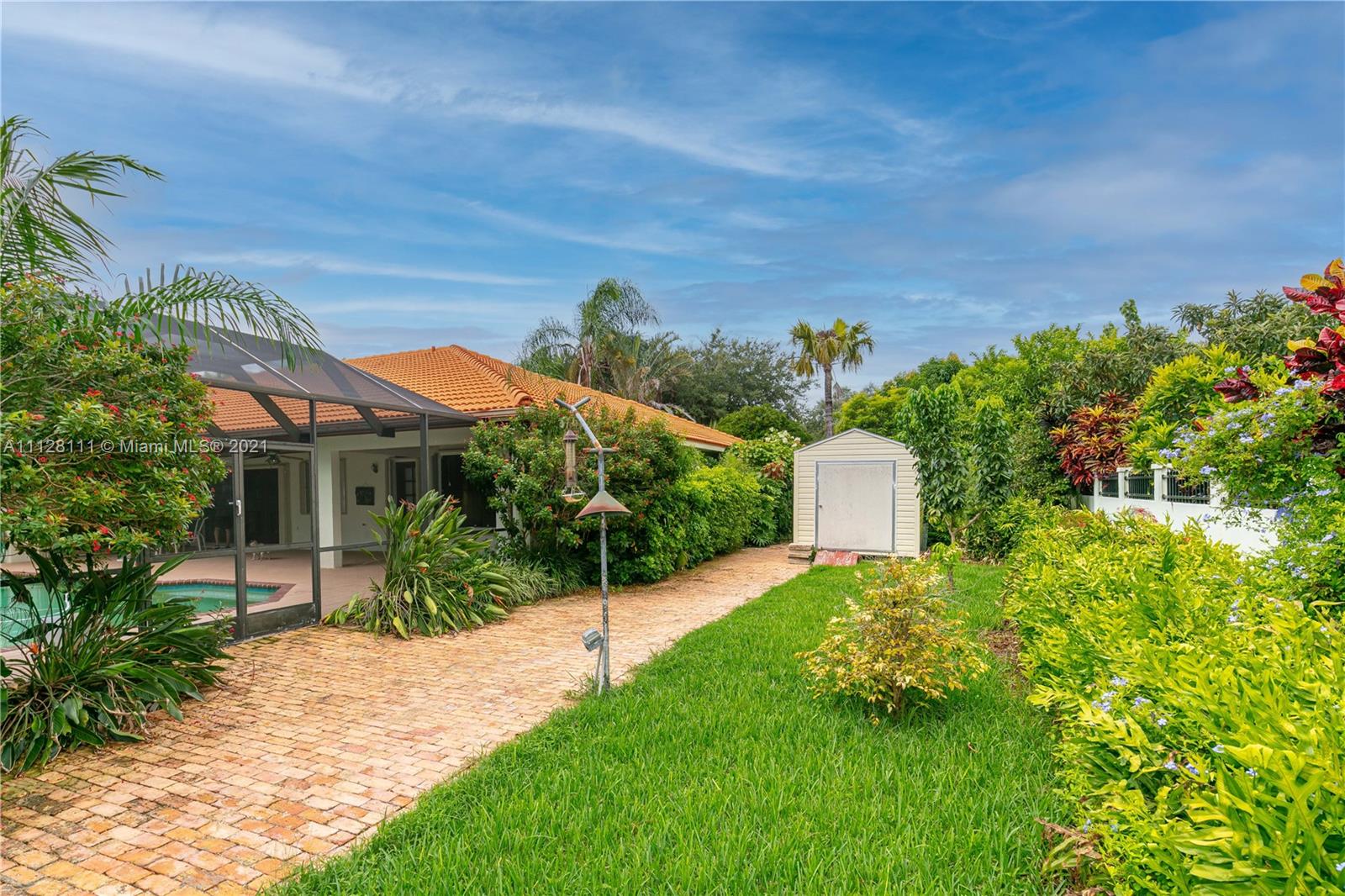 MANGO PARK ESTATES - Residential