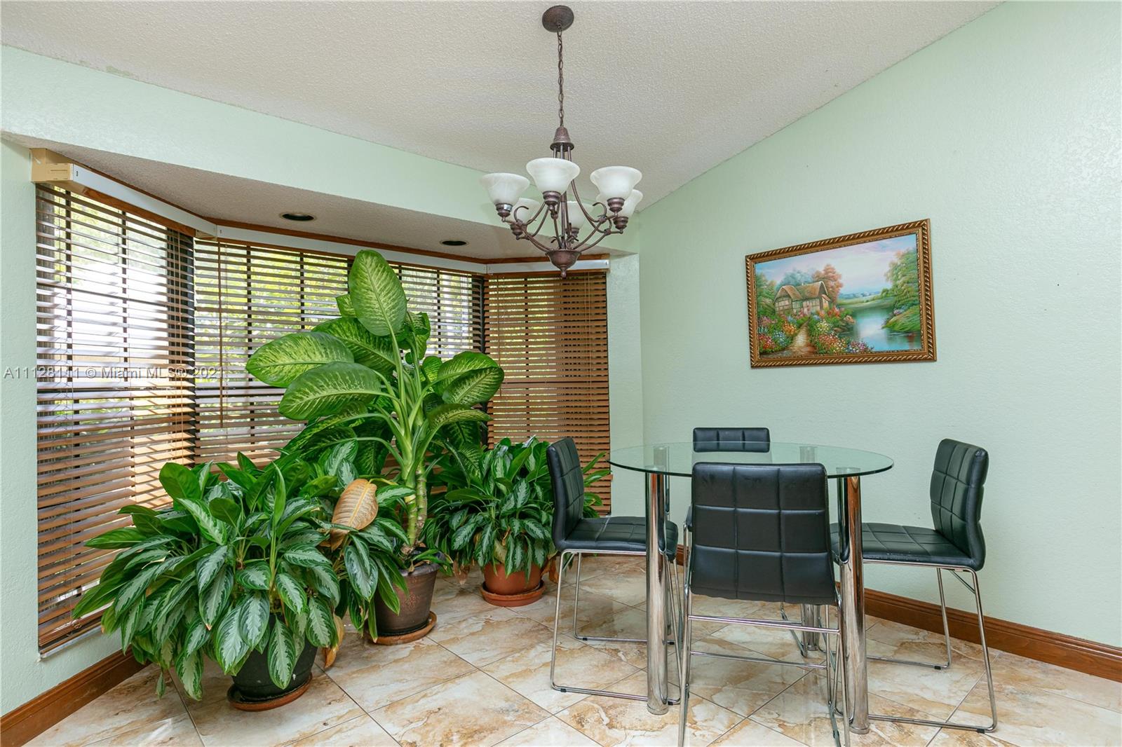 MANGO PARK ESTATES - Residential