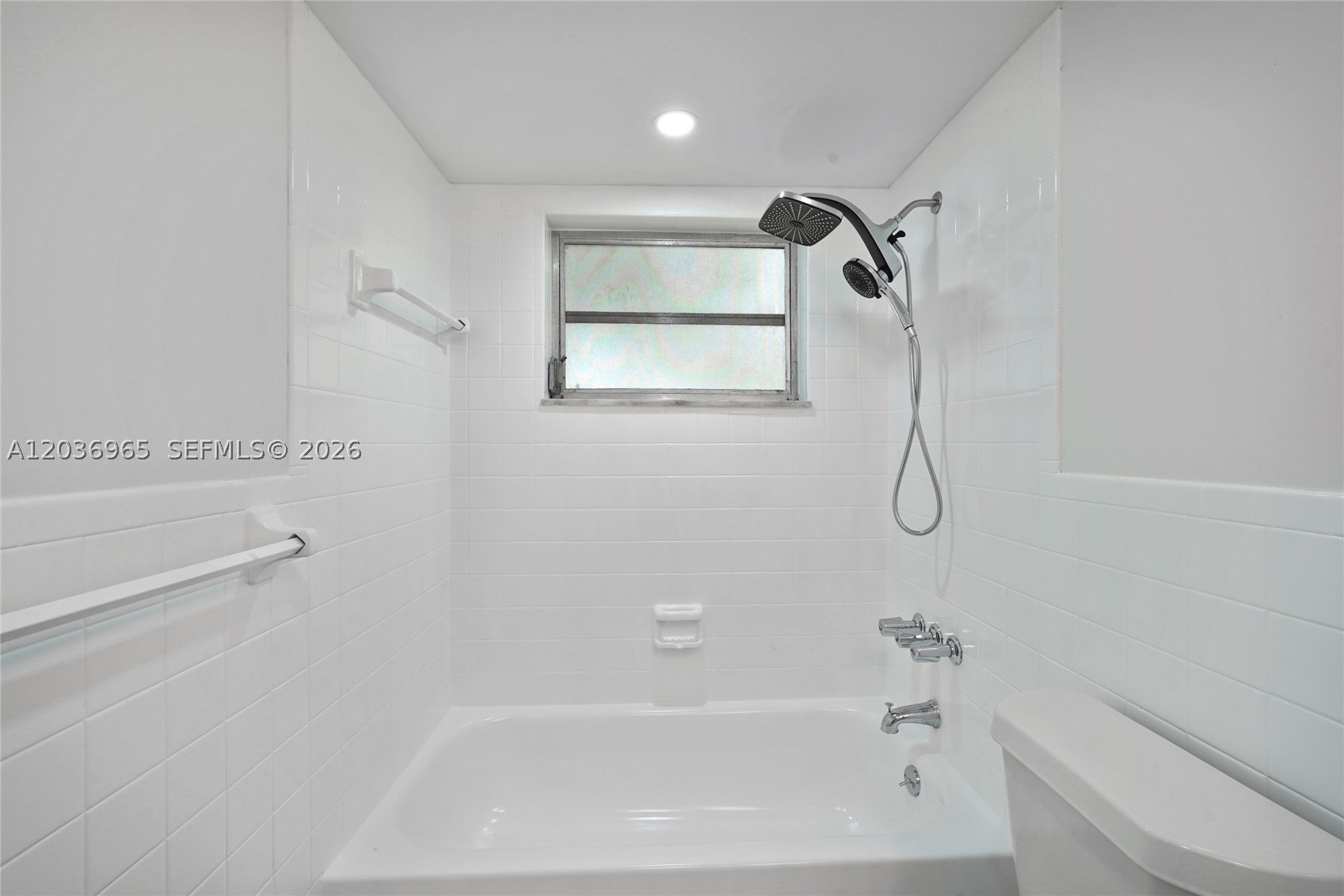 III DELWOOD WEST CONDO - Residential Lease