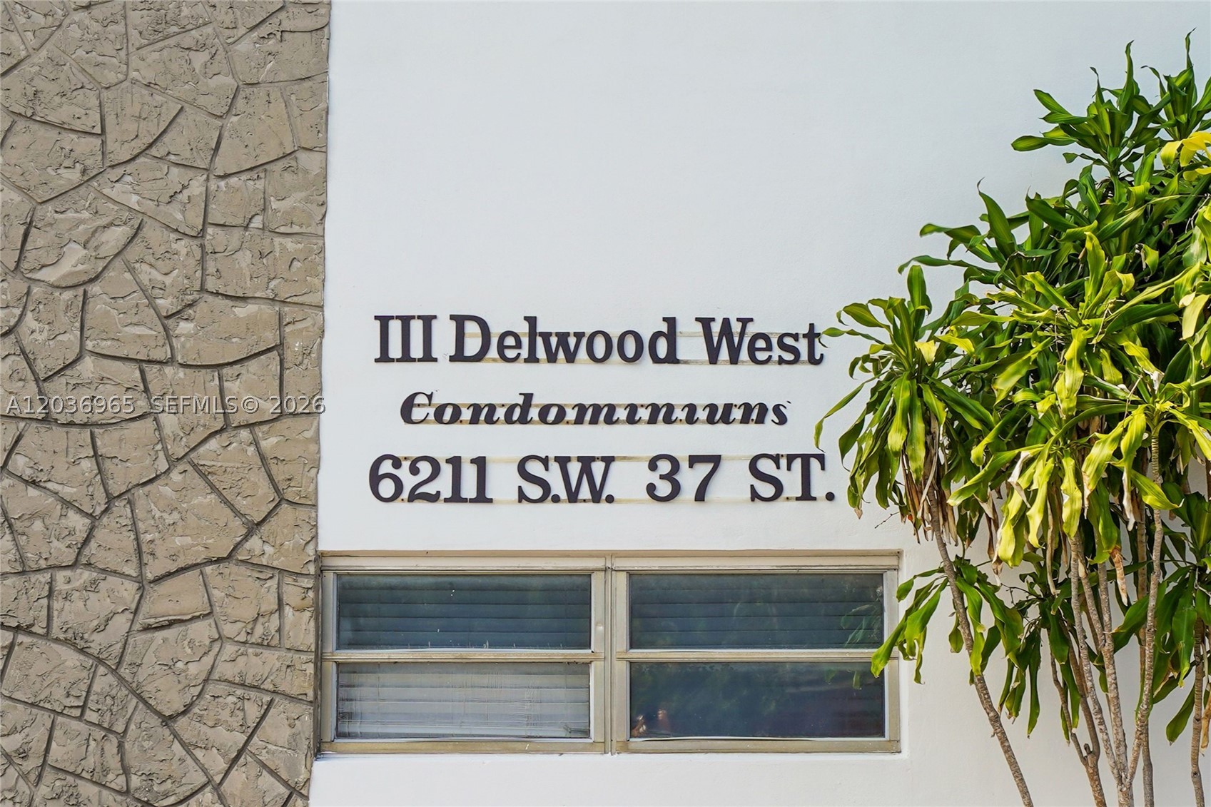 III DELWOOD WEST CONDO - Residential Lease