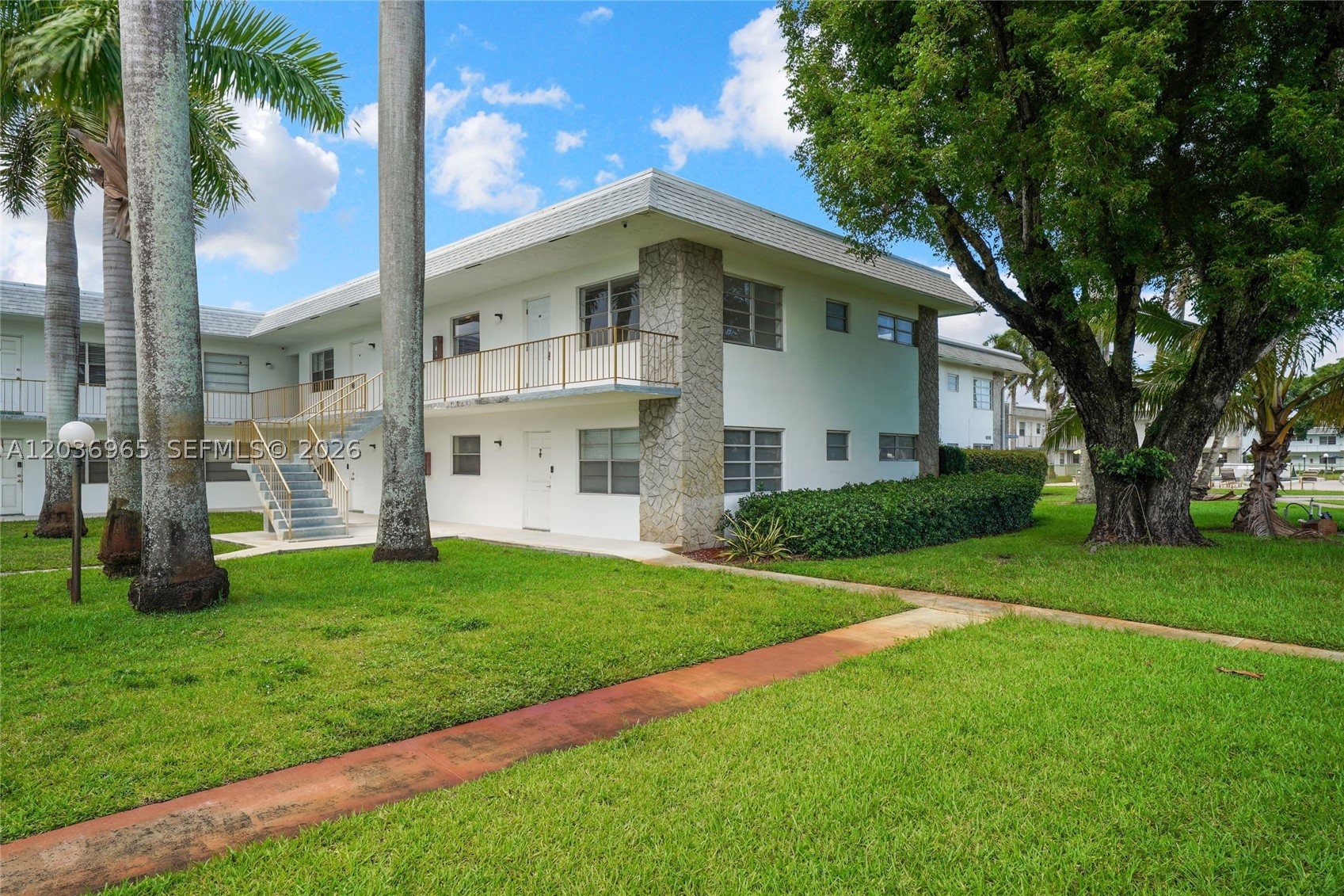 III DELWOOD WEST CONDO - Residential Lease