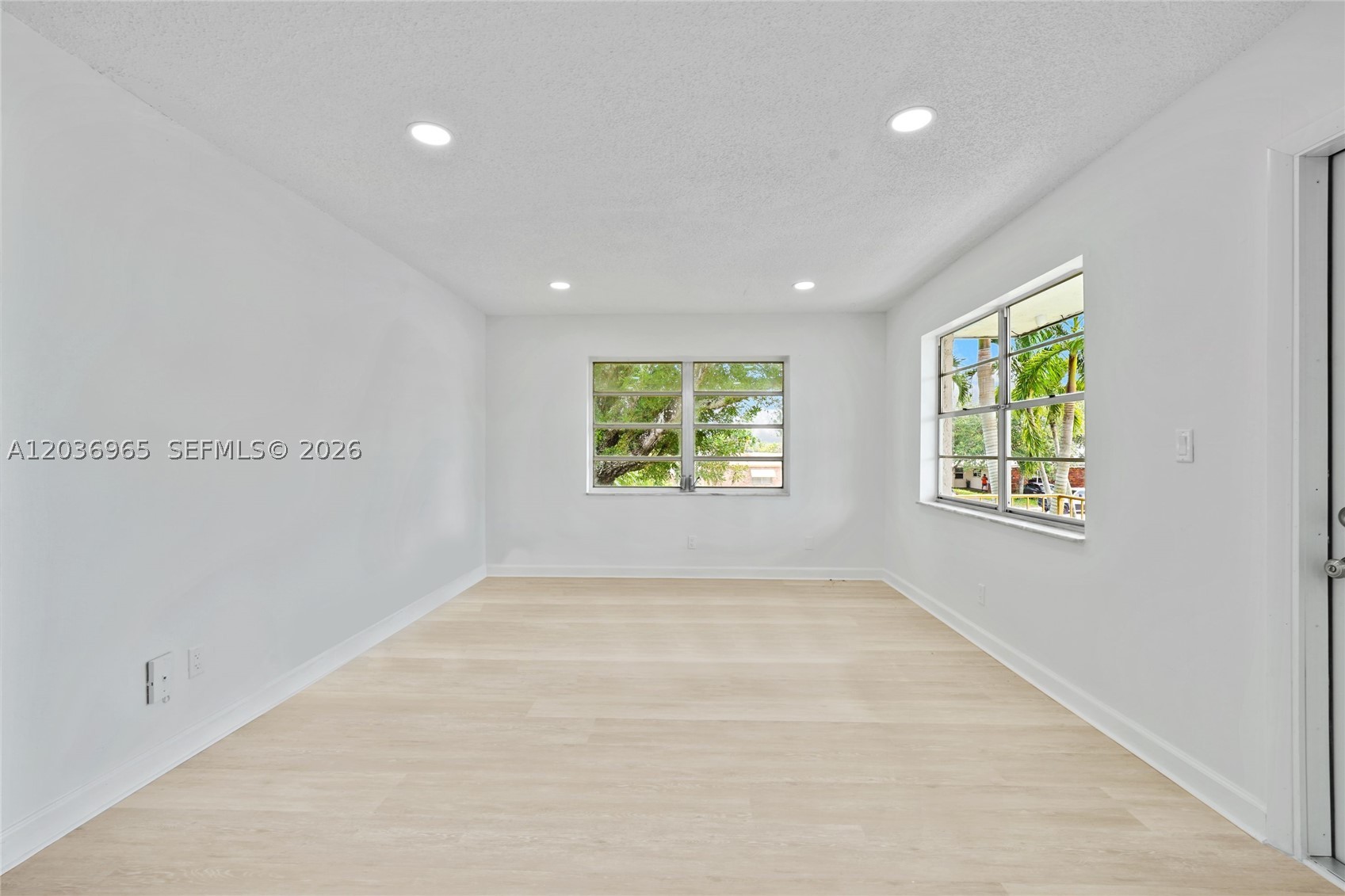 III DELWOOD WEST CONDO - Residential Lease