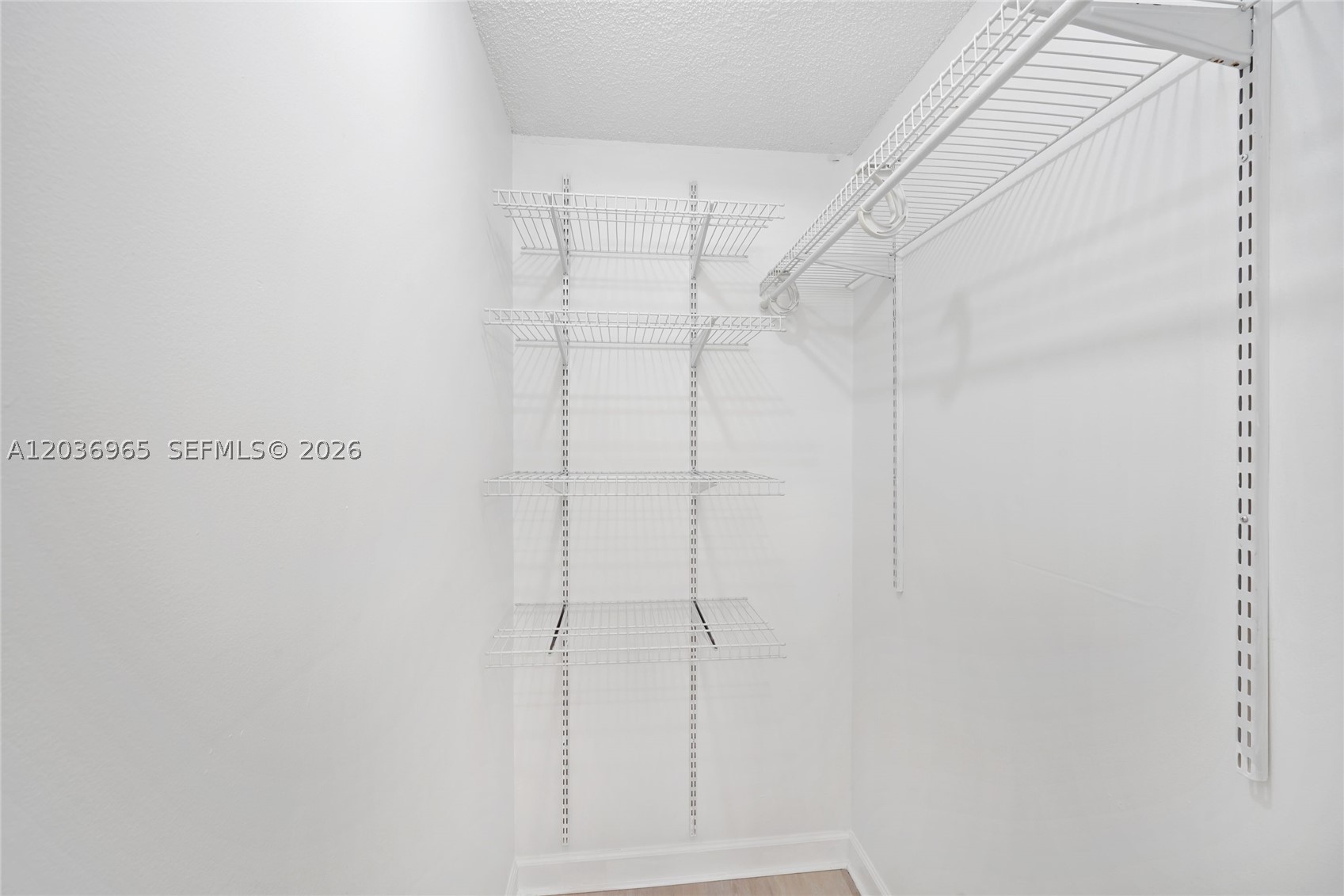 III DELWOOD WEST CONDO - Residential Lease