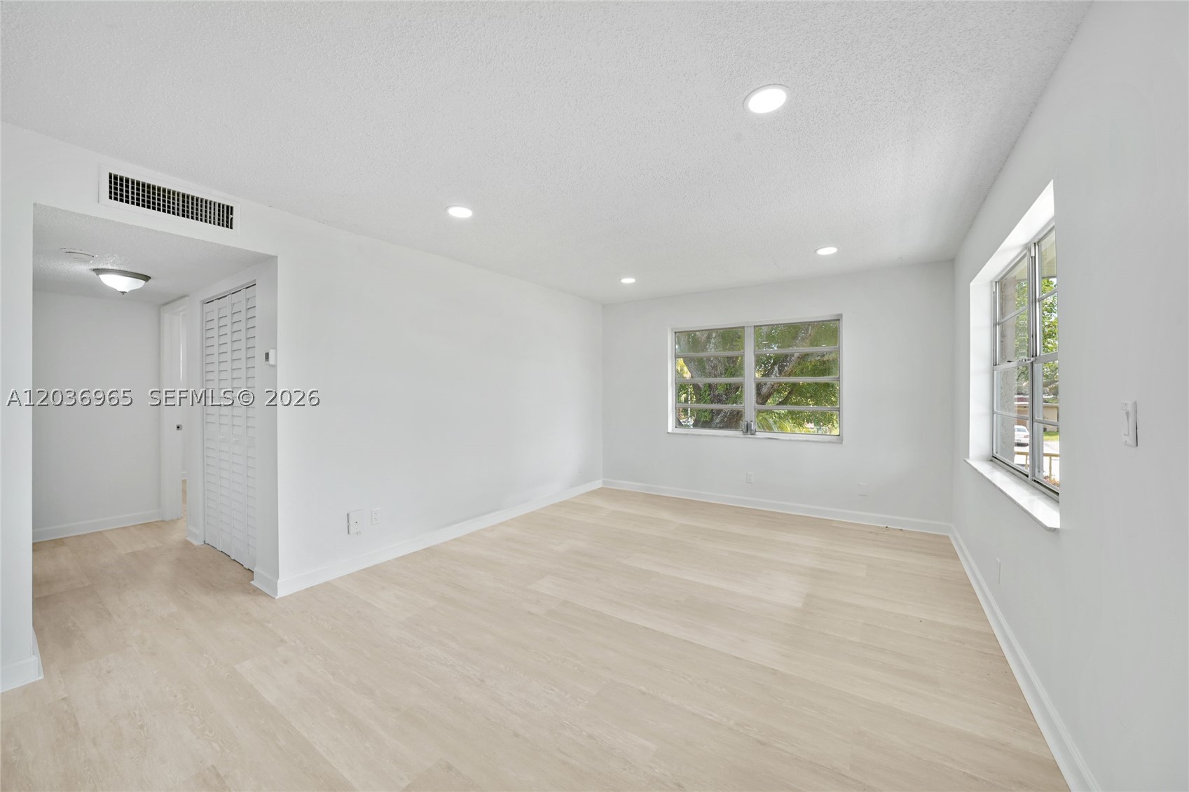III DELWOOD WEST CONDO - Residential Lease