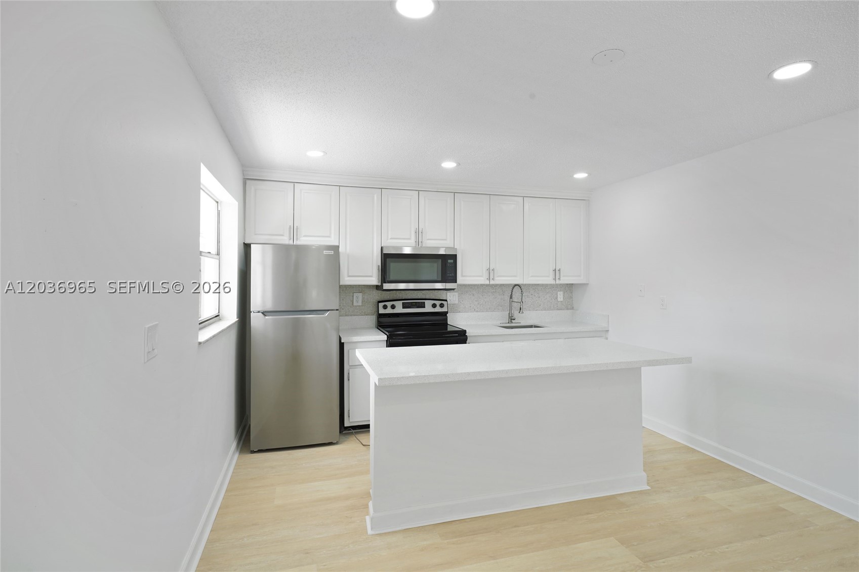III DELWOOD WEST CONDO - Residential Lease