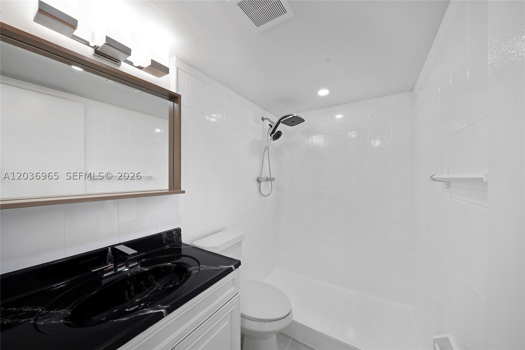 III DELWOOD WEST CONDO - Residential Lease