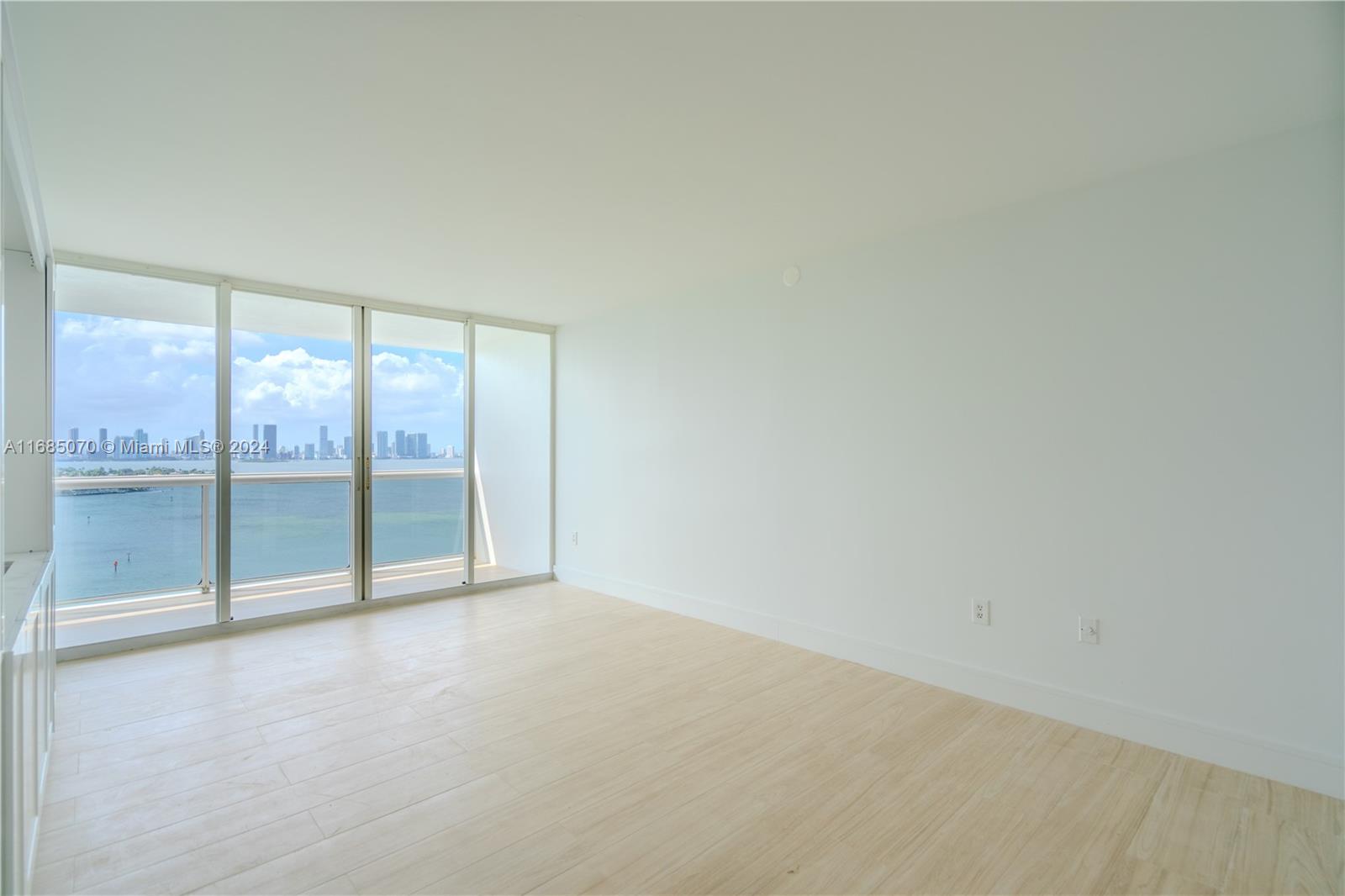 SUNSET HARBOUR SOUTH COND - Residential