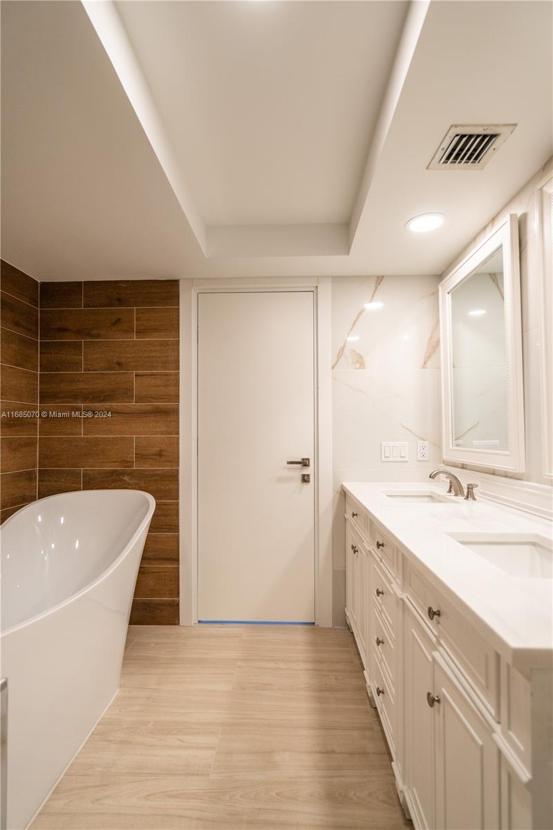 SUNSET HARBOUR SOUTH COND - Residential