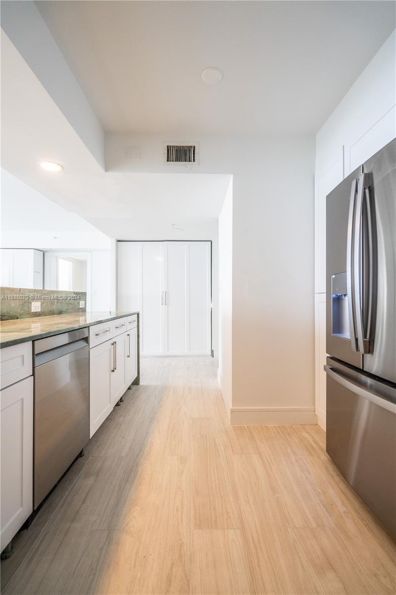 SUNSET HARBOUR SOUTH COND - Residential