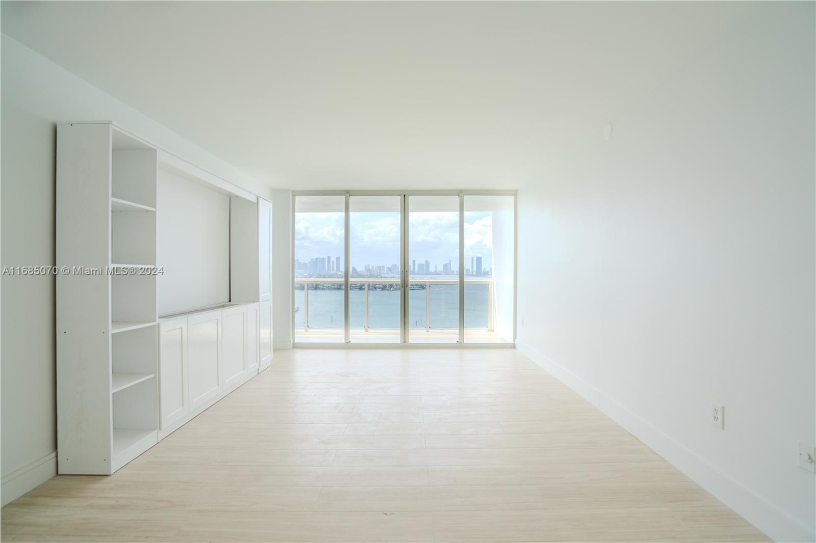 SUNSET HARBOUR SOUTH COND - Residential