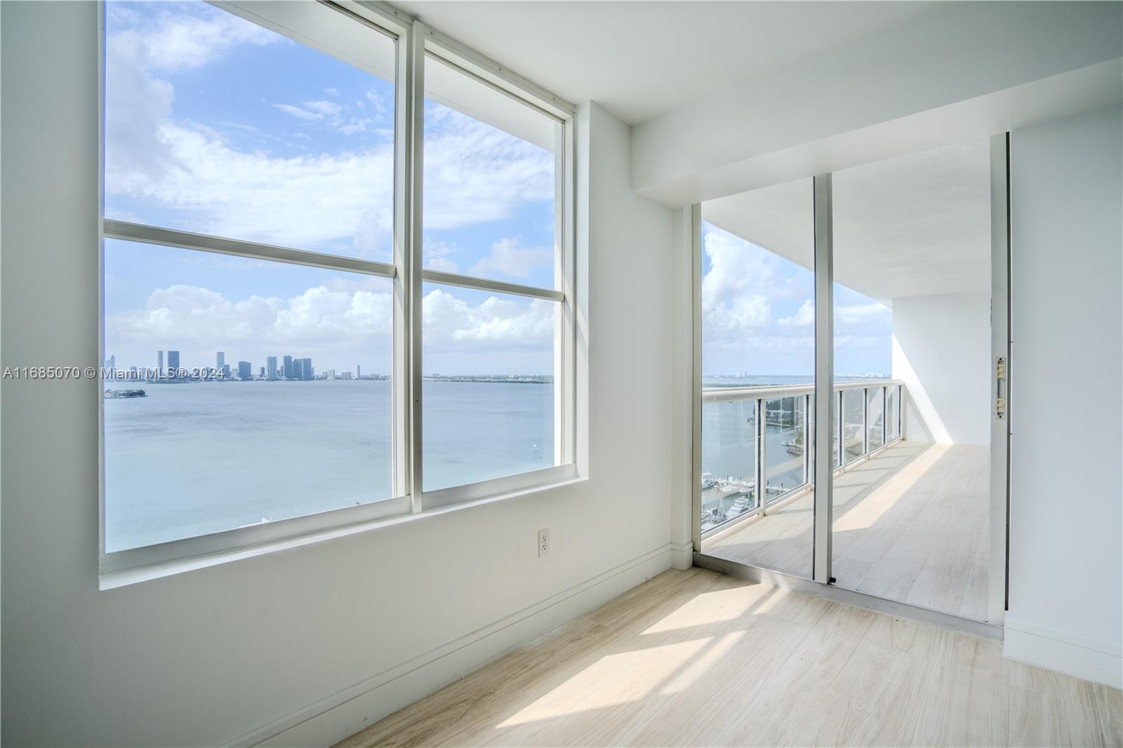 SUNSET HARBOUR SOUTH COND - Residential