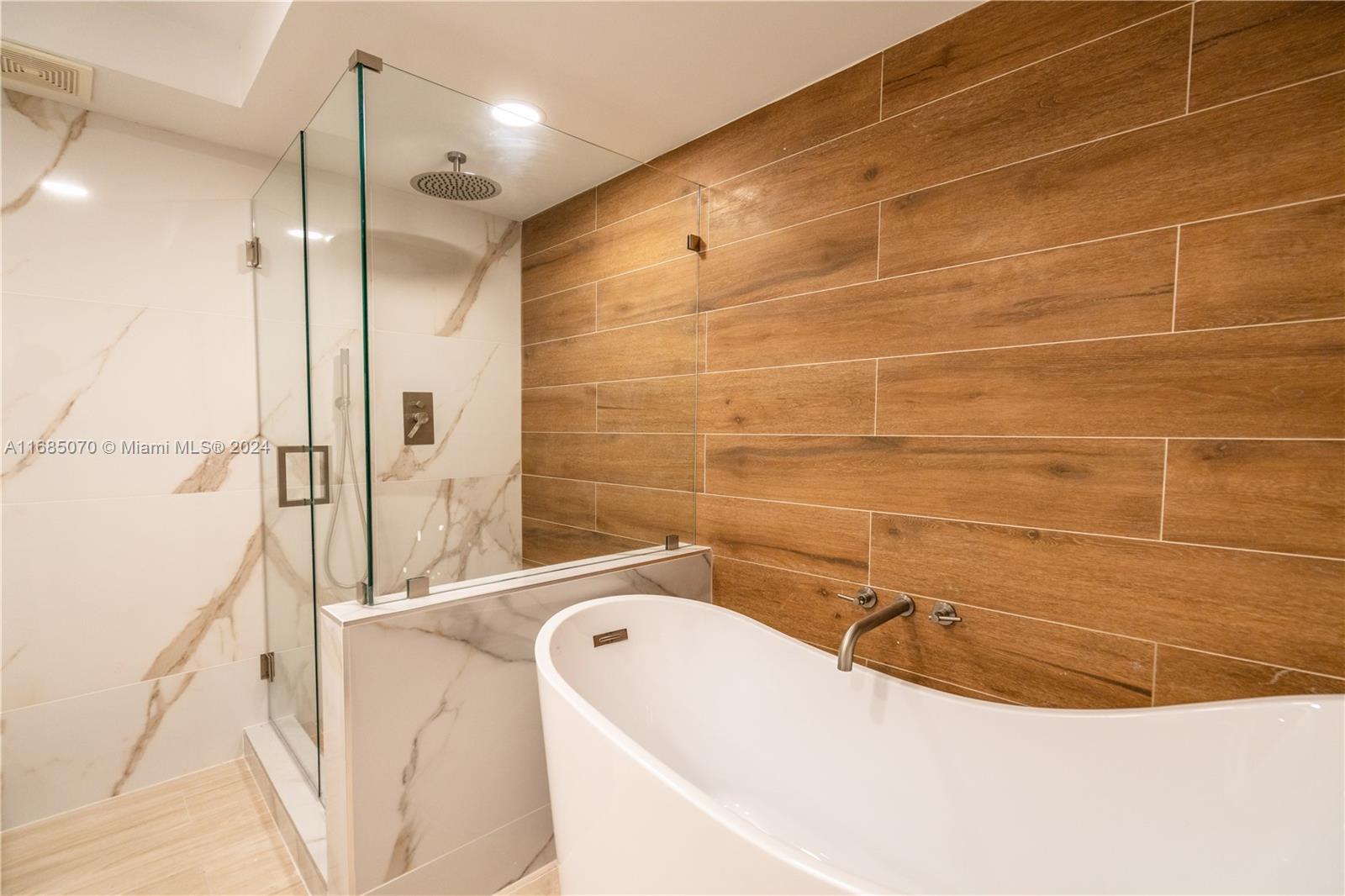 SUNSET HARBOUR SOUTH COND - Residential