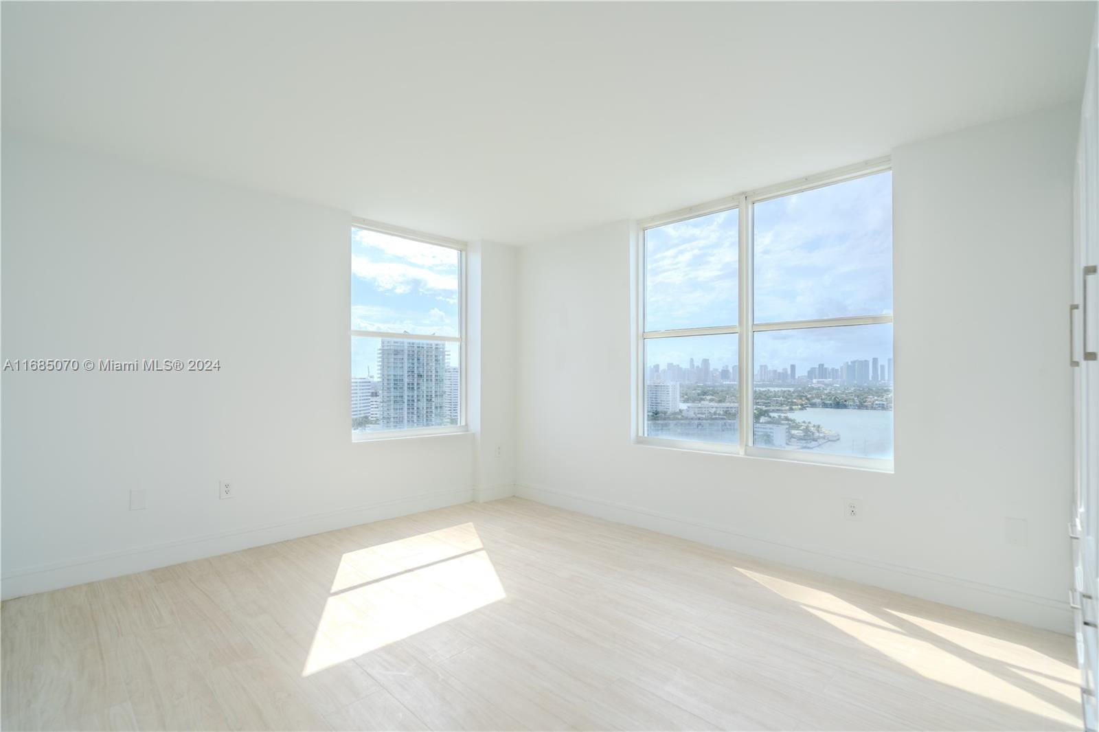SUNSET HARBOUR SOUTH COND - Residential