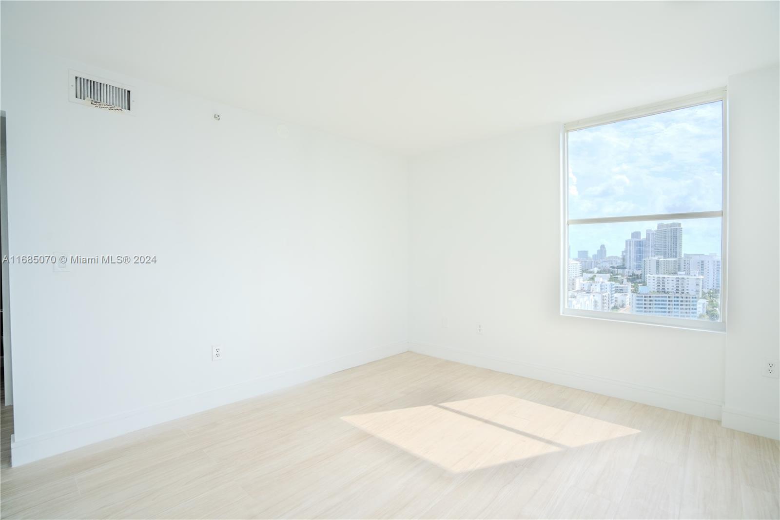 SUNSET HARBOUR SOUTH COND - Residential