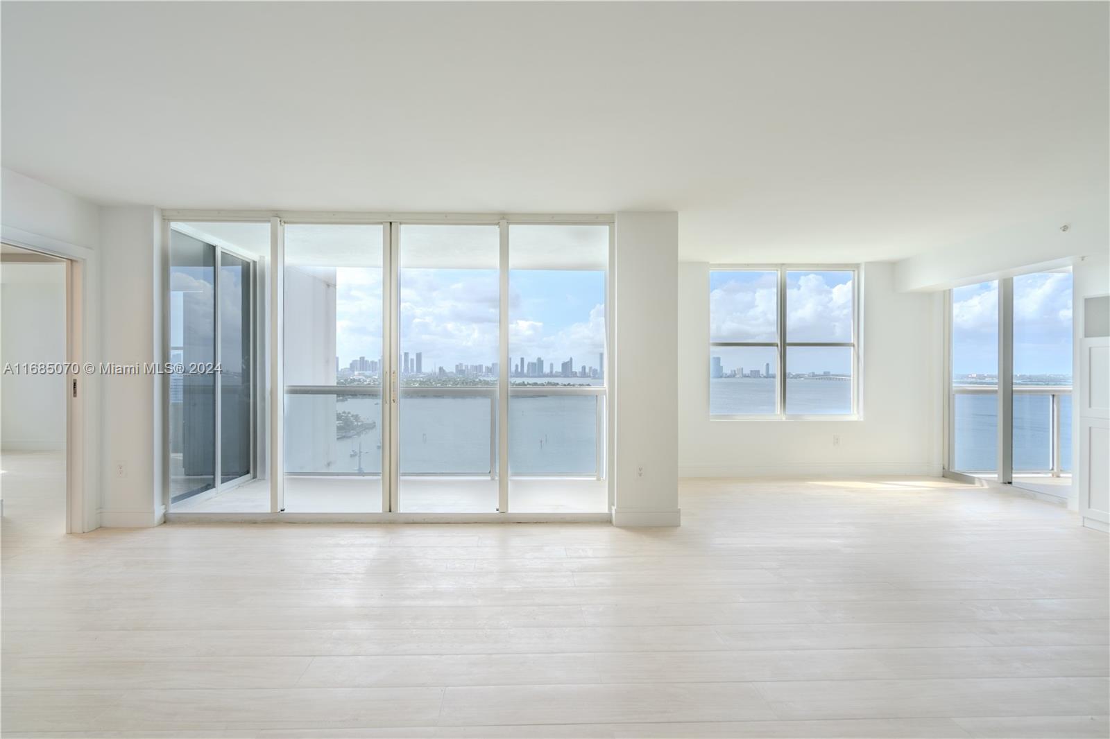 SUNSET HARBOUR SOUTH COND - Residential