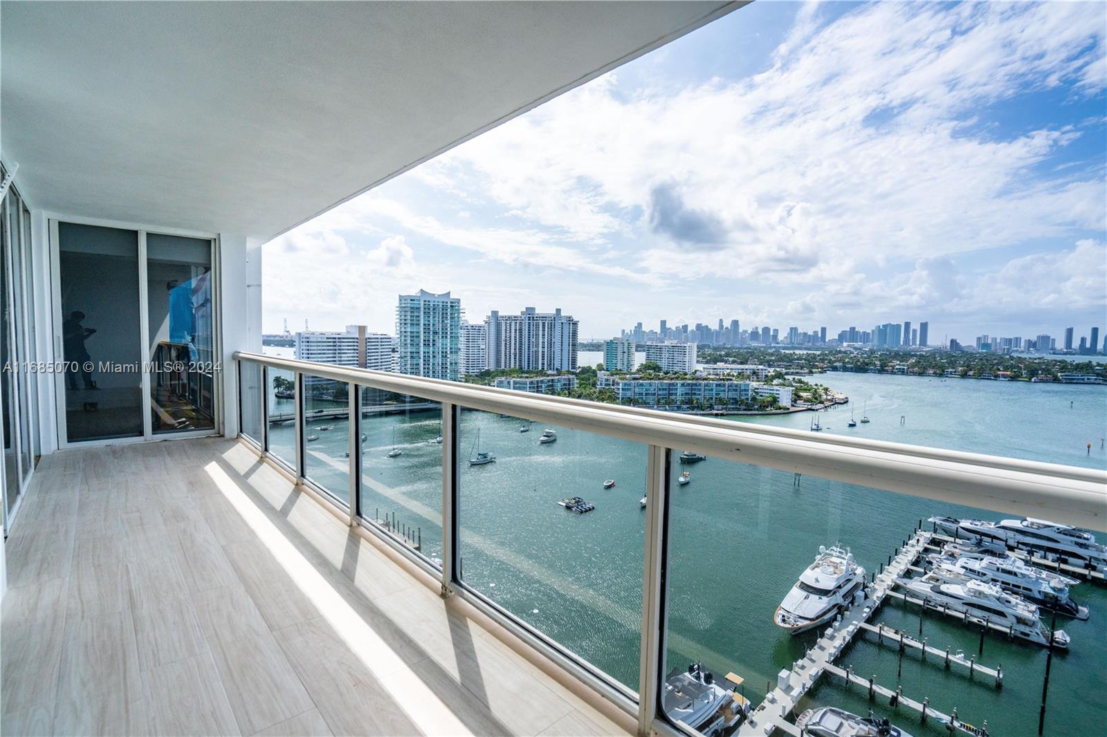 SUNSET HARBOUR SOUTH COND - Residential