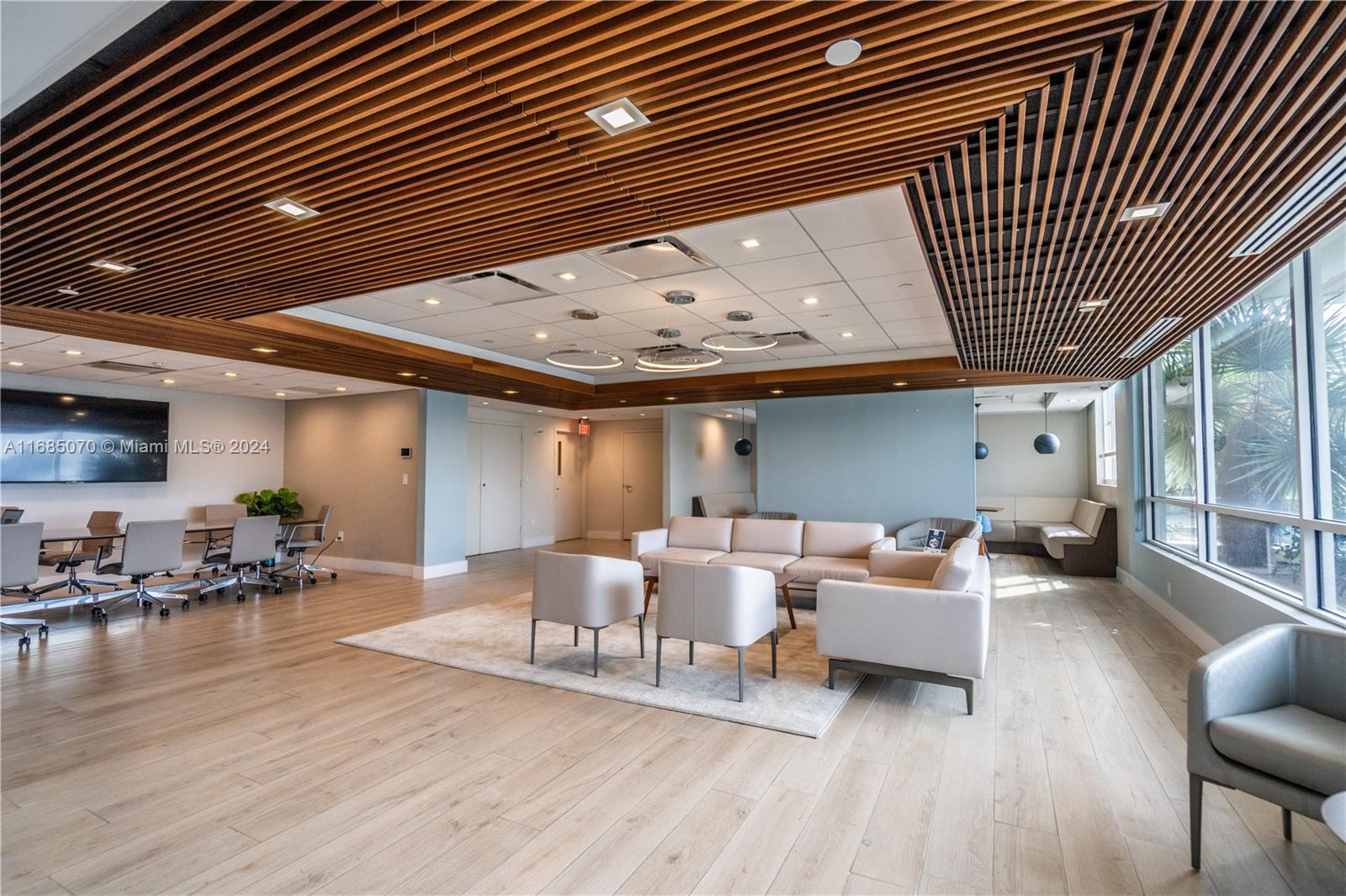 SUNSET HARBOUR SOUTH COND - Residential