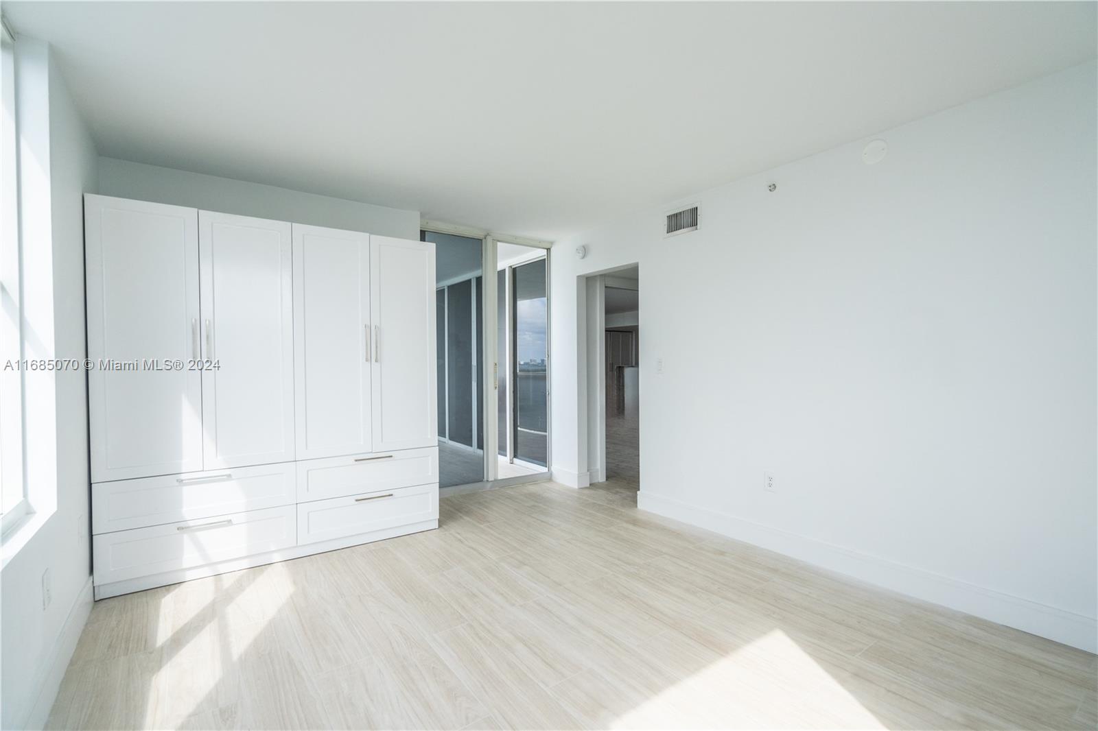SUNSET HARBOUR SOUTH COND - Residential