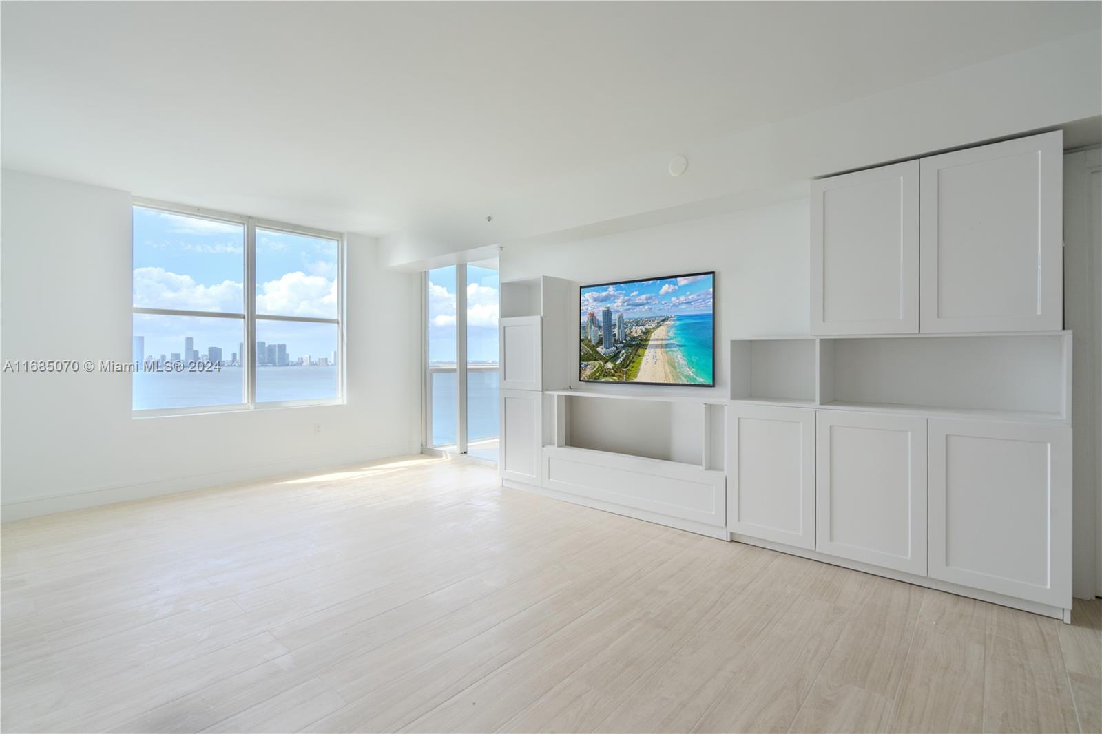 SUNSET HARBOUR SOUTH COND - Residential