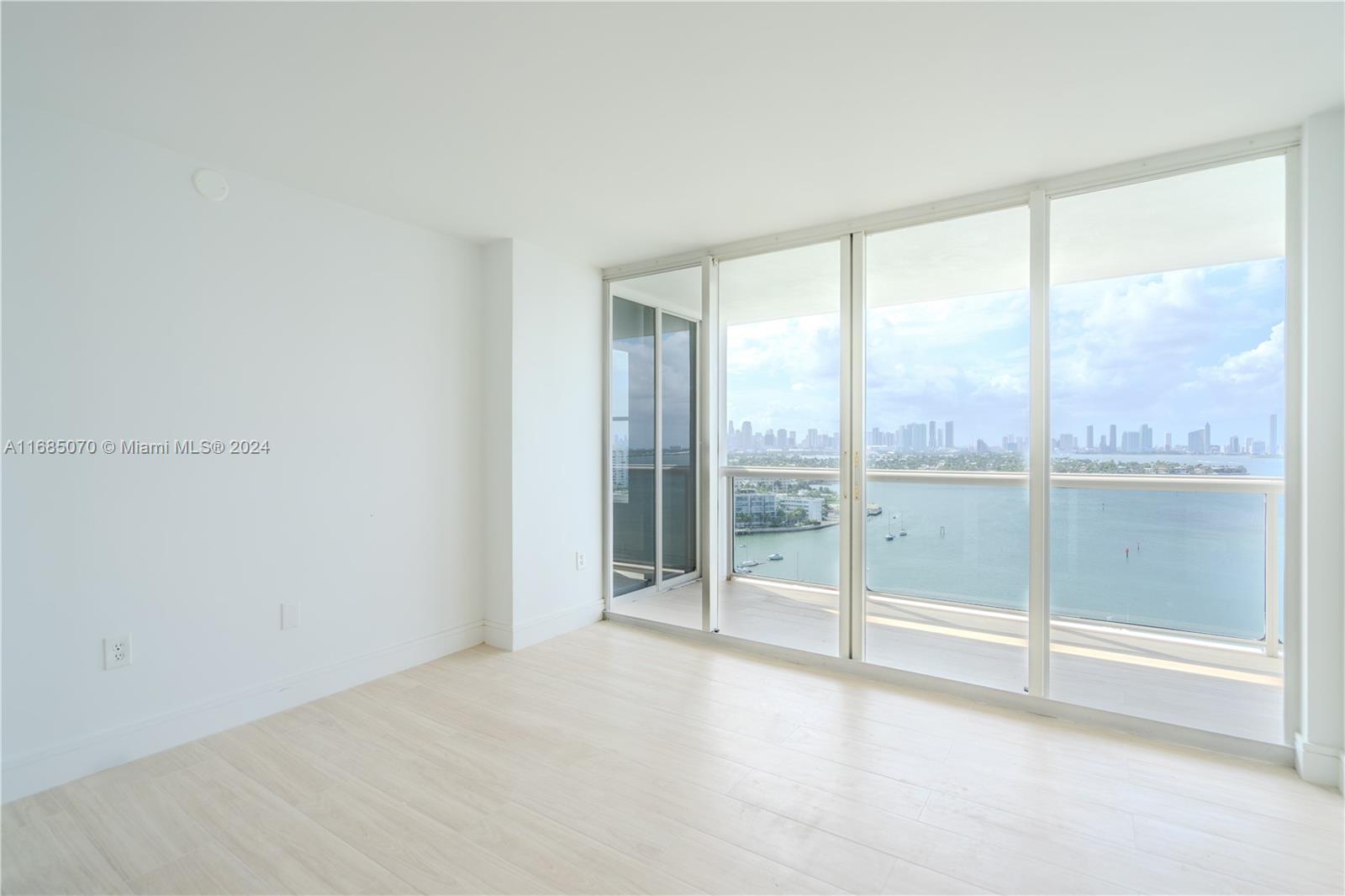 SUNSET HARBOUR SOUTH COND - Residential
