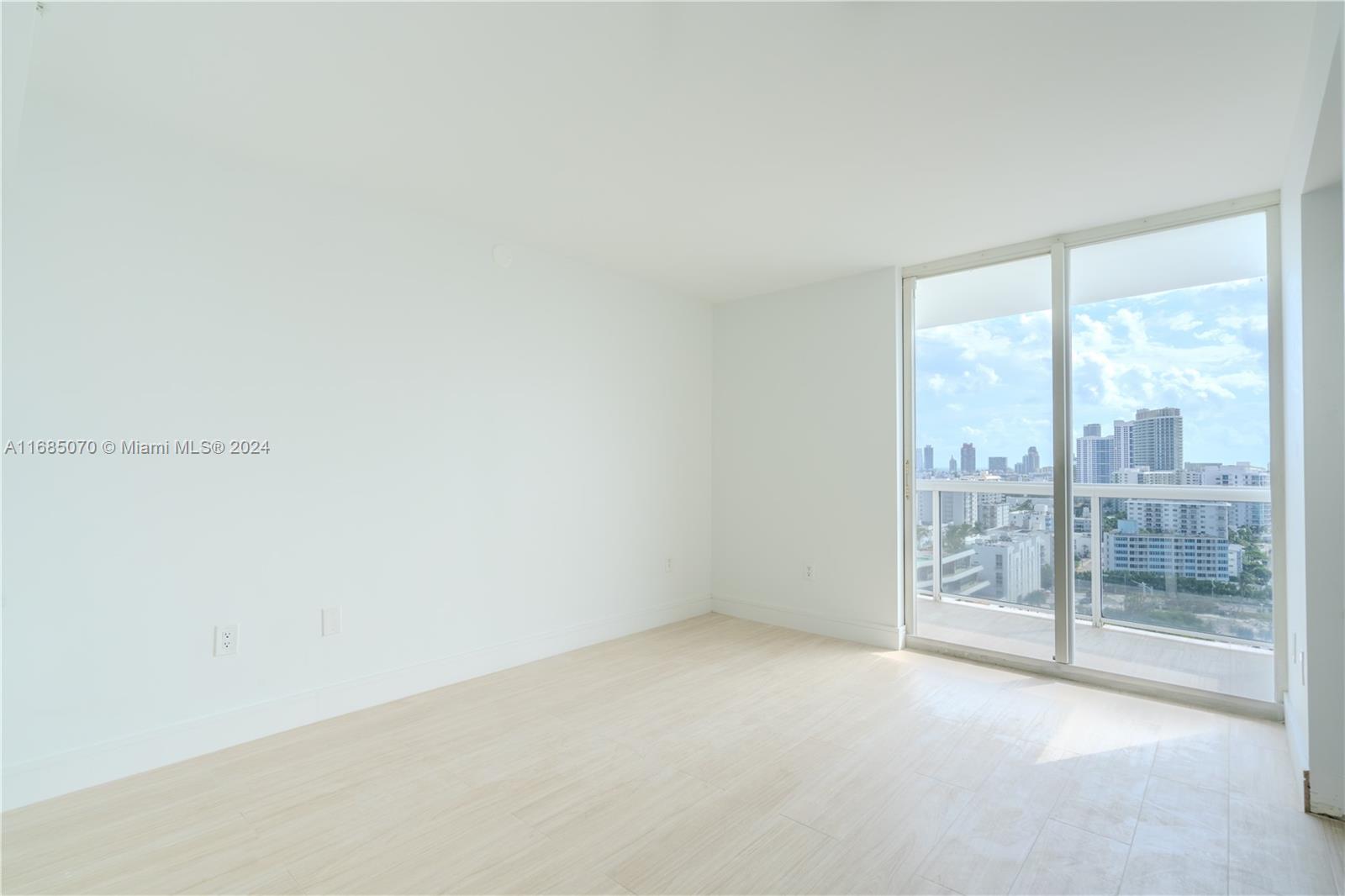 SUNSET HARBOUR SOUTH COND - Residential