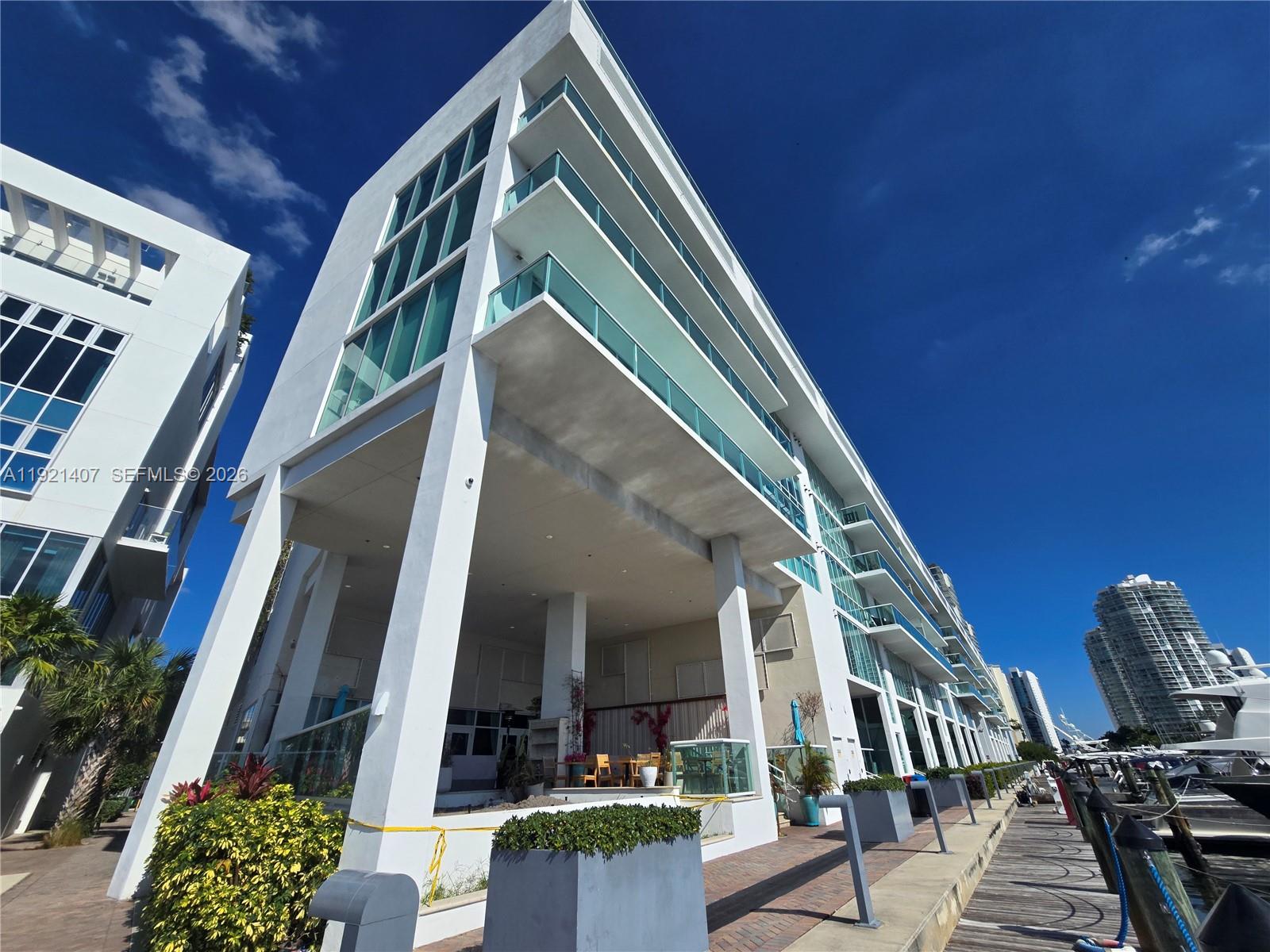 400 SUNNY ISLES CONDO EAST - Residential