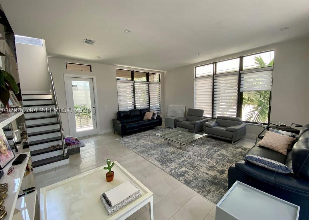 DOWNTOWN DORAL SOUTH PHAS - Residential