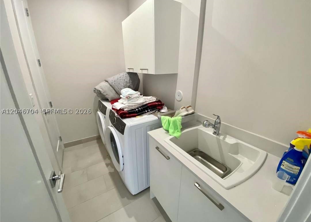 DOWNTOWN DORAL SOUTH PHAS - Residential