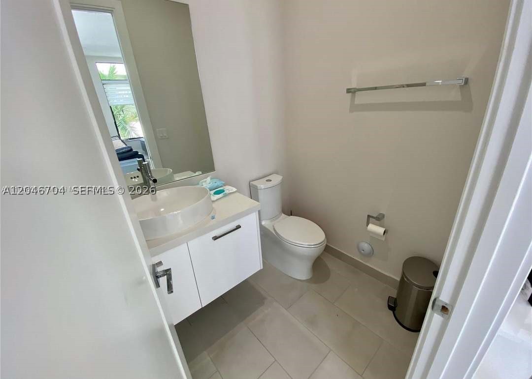 DOWNTOWN DORAL SOUTH PHAS - Residential
