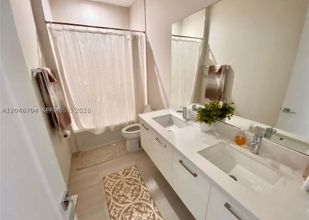 DOWNTOWN DORAL SOUTH PHAS - Residential