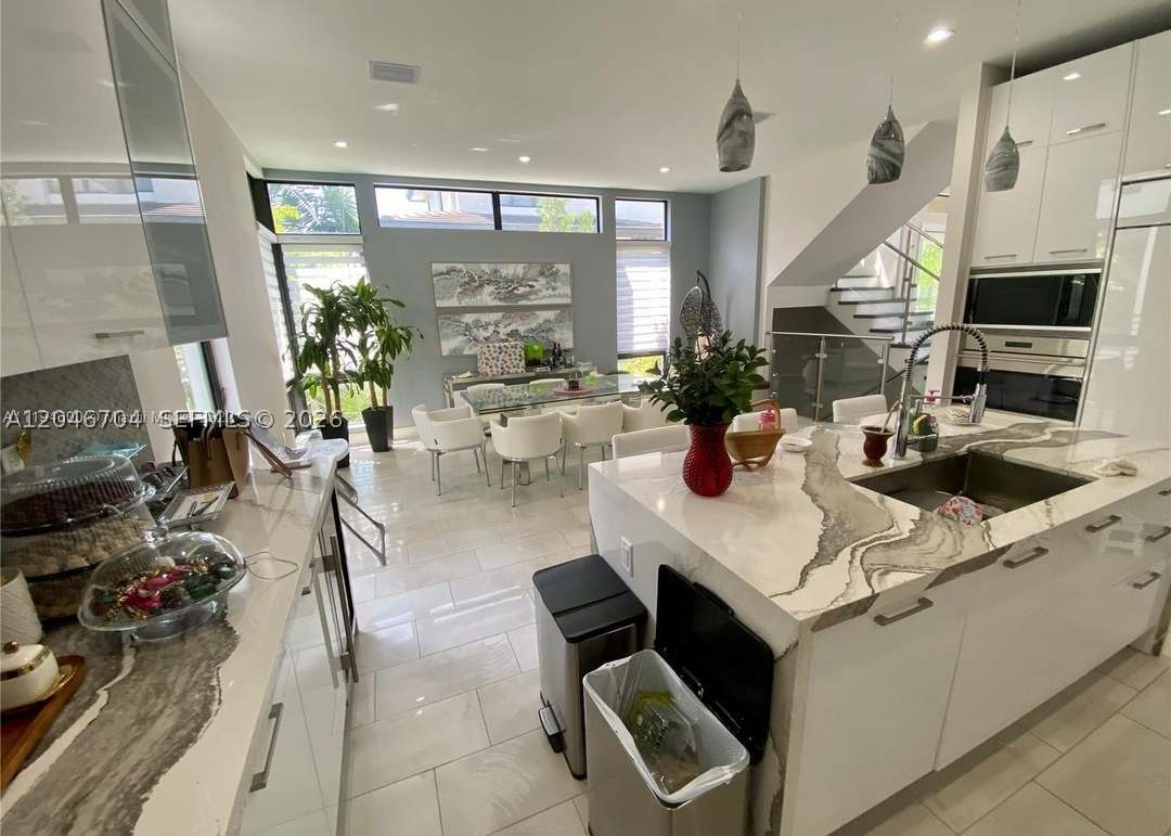 DOWNTOWN DORAL SOUTH PHAS - Residential