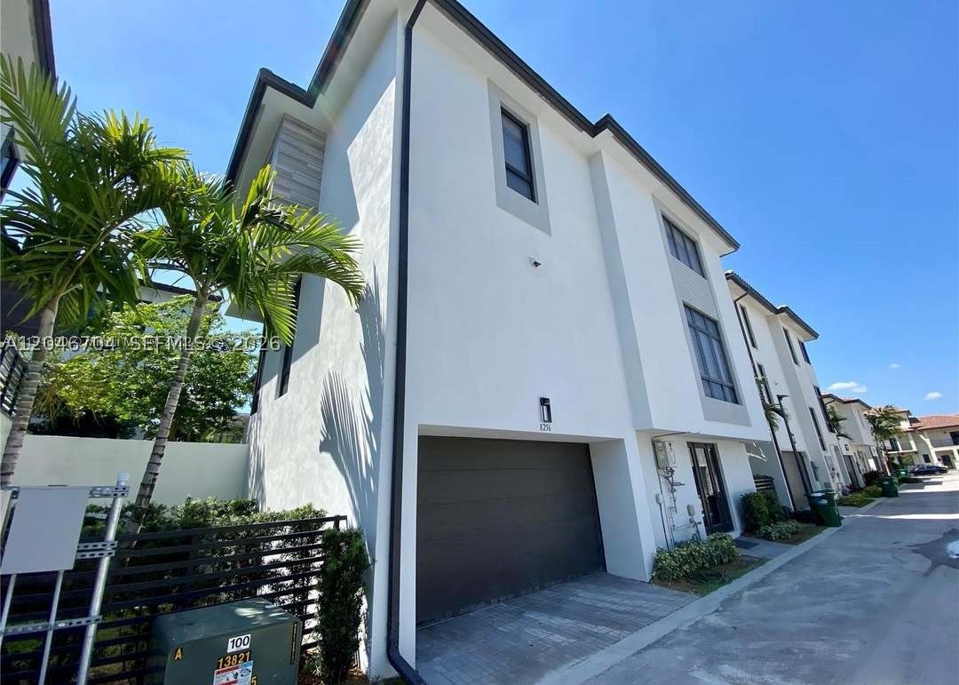 DOWNTOWN DORAL SOUTH PHAS - Residential