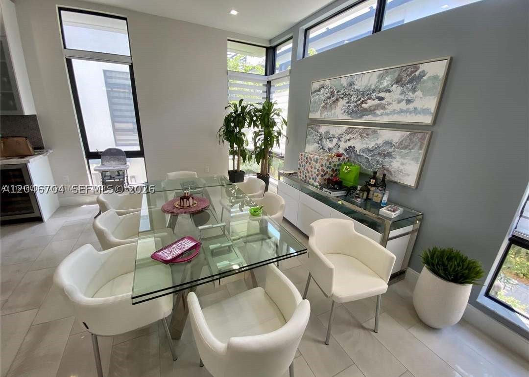DOWNTOWN DORAL SOUTH PHAS - Residential