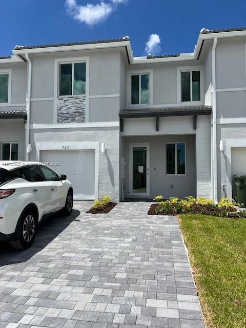 BEAUTIFUL AND BRAND NEW 3 Bedroom townhome in a brand new community. Be the first
one to live in this very big 2 story townhome. Open concept, modern, and full of light. This beautiful townhome features a living room, dining room, guest bathroom, modern open kitchen with stainless steel appliances, and garage on the first floor. This unit has a nice patio to enjoy with family and friends. On the second floor, there are 3 bedrooms and 3 full bathrooms, an open space/den that can be used as a desk, and the laundry room with extra linen closet inside. Walk-in closets and bathrooms in master bedroom and second bedroom and access to the balcony from master bedroom. Roller blinds and blackouts in bedrooms, and new washer & dryer have already been installed. Community is under construction.