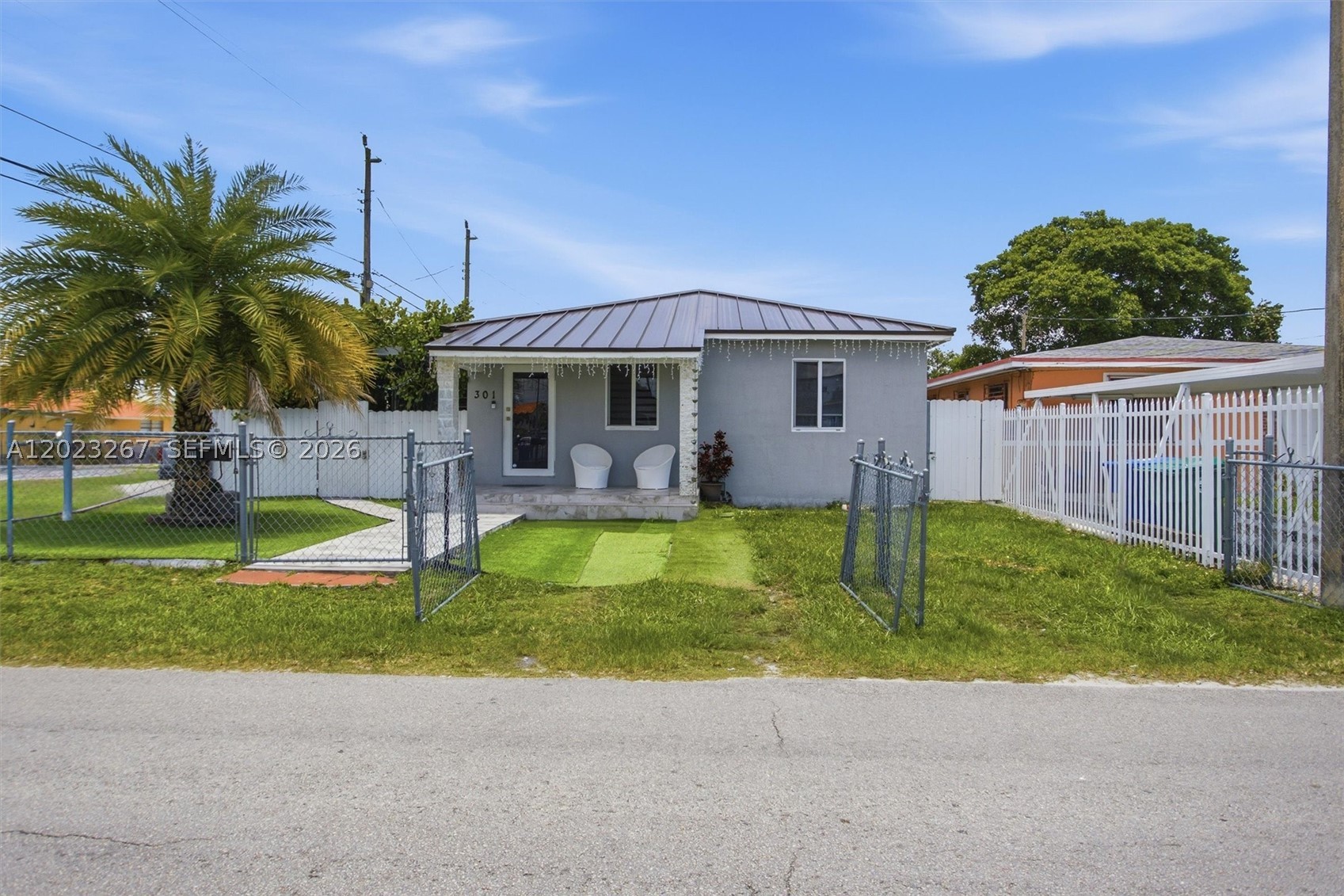 Great investor opportunity on an income producing property in 4/3 + Efficency with Kichenette and Bathroom in 4,508 sq ft corner lot home! Recently renovated, A Single Family Home centrally located near SW 8th street and W Flagler St. In proximity to 1Mile to Coral Gables, short driving distance to Miami International Airport (MIA). Walking distance to Auburndale Elementary, Kinloch Park Middle school and Miami Senior HIgh. Shopping, Restaurants, Banks, Cassino, Bars and a lot of entertainment a few blocks from the house, great for Airbnb Business, No H.O.A, ready to close, se habla español.