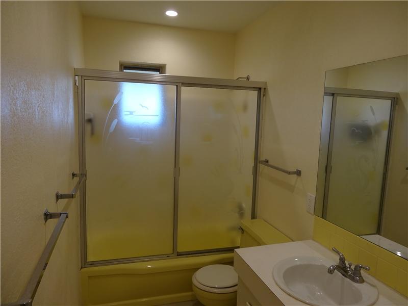 FLORAL PARK VILLAS NO 2 C - Residential Lease