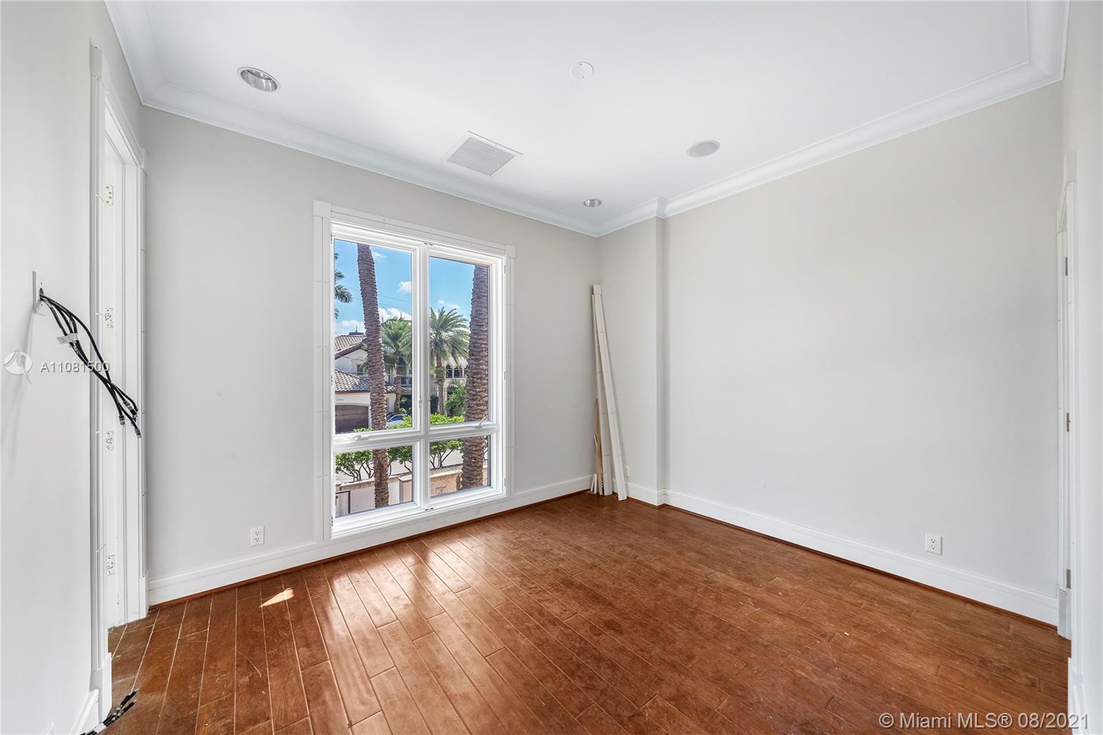 DEL LAGO ISLE - Residential